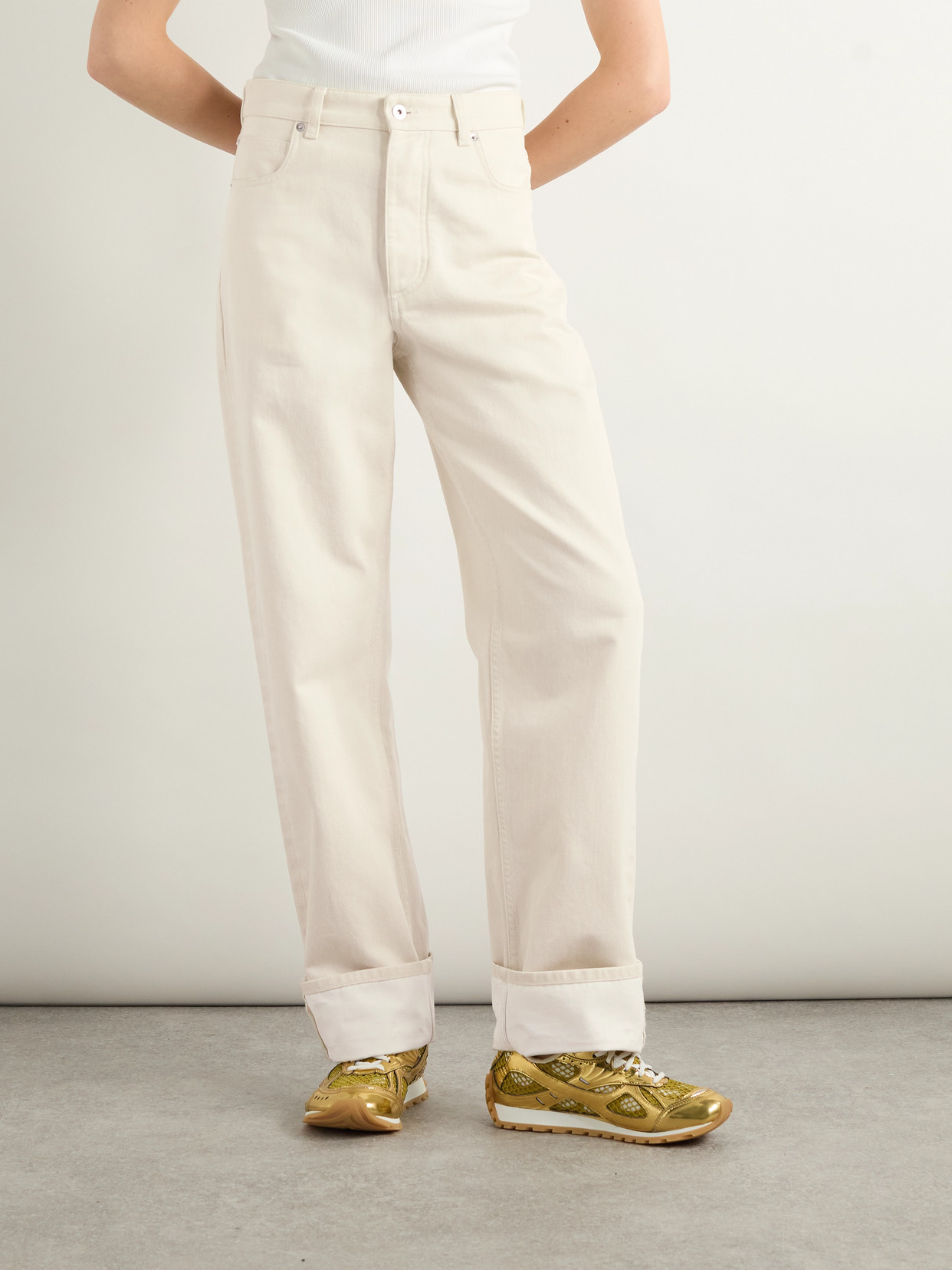 Bottega Veneta Meringue Coloured Turned Up Jeans In Cream