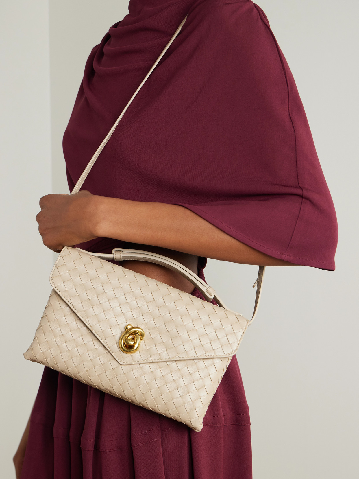Knot Lock Medium Intrecciato Shoulder Bag