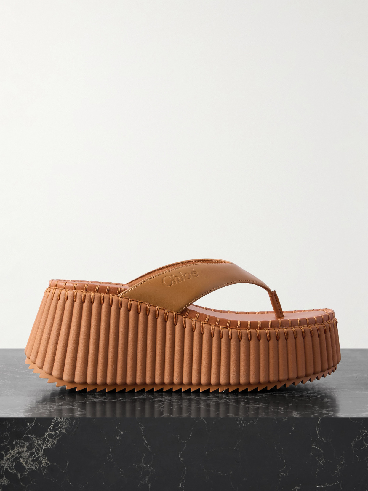 Chloé Nama 80 Leather Platform Thong Sandals In Pink
