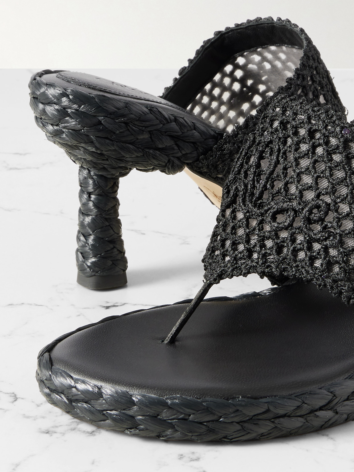 Chloé Isla Crochet Raffia And Leather Thong Sandals