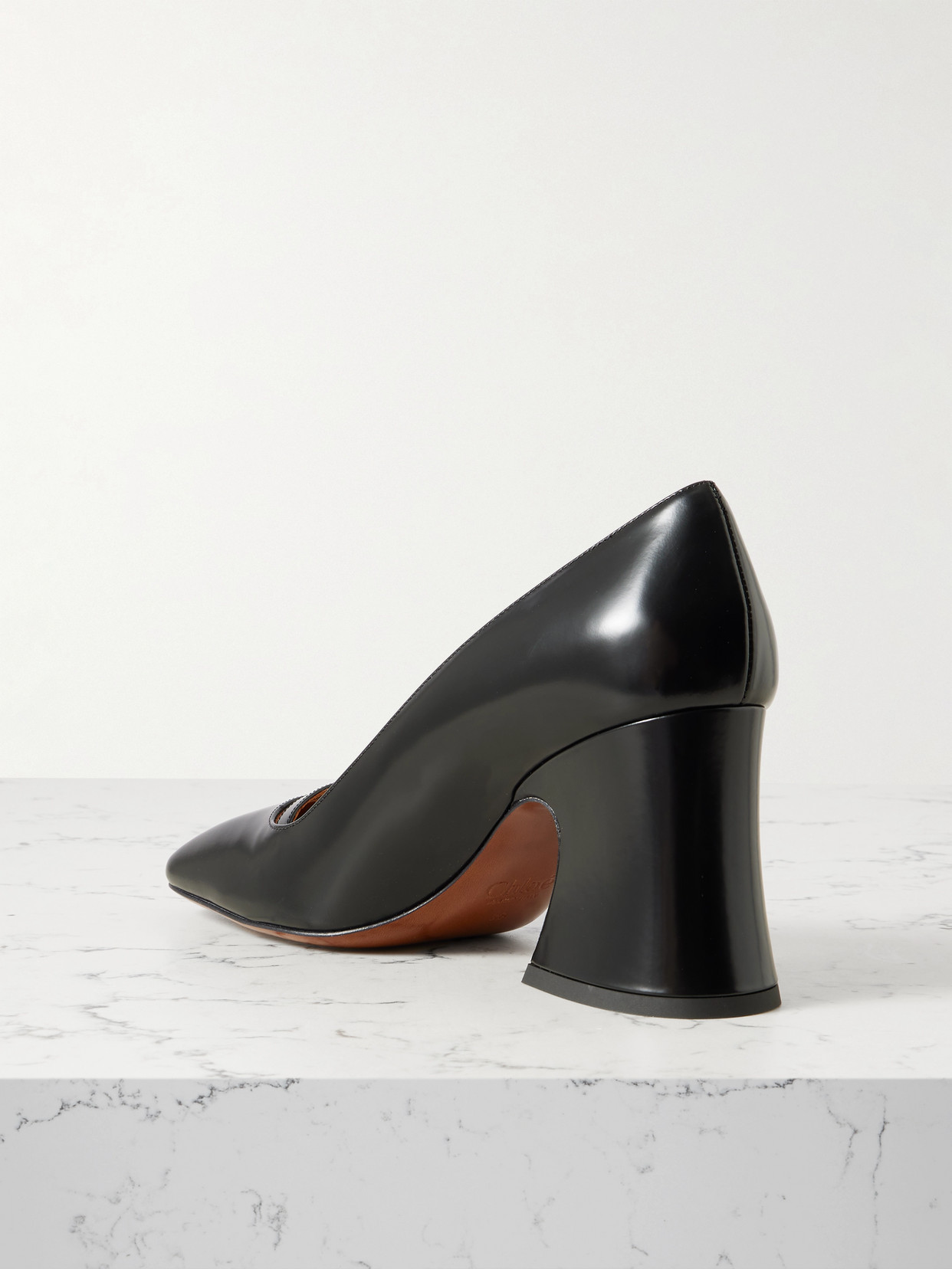 Chloé Janis Buckled Glossed-leather Pumps In Black