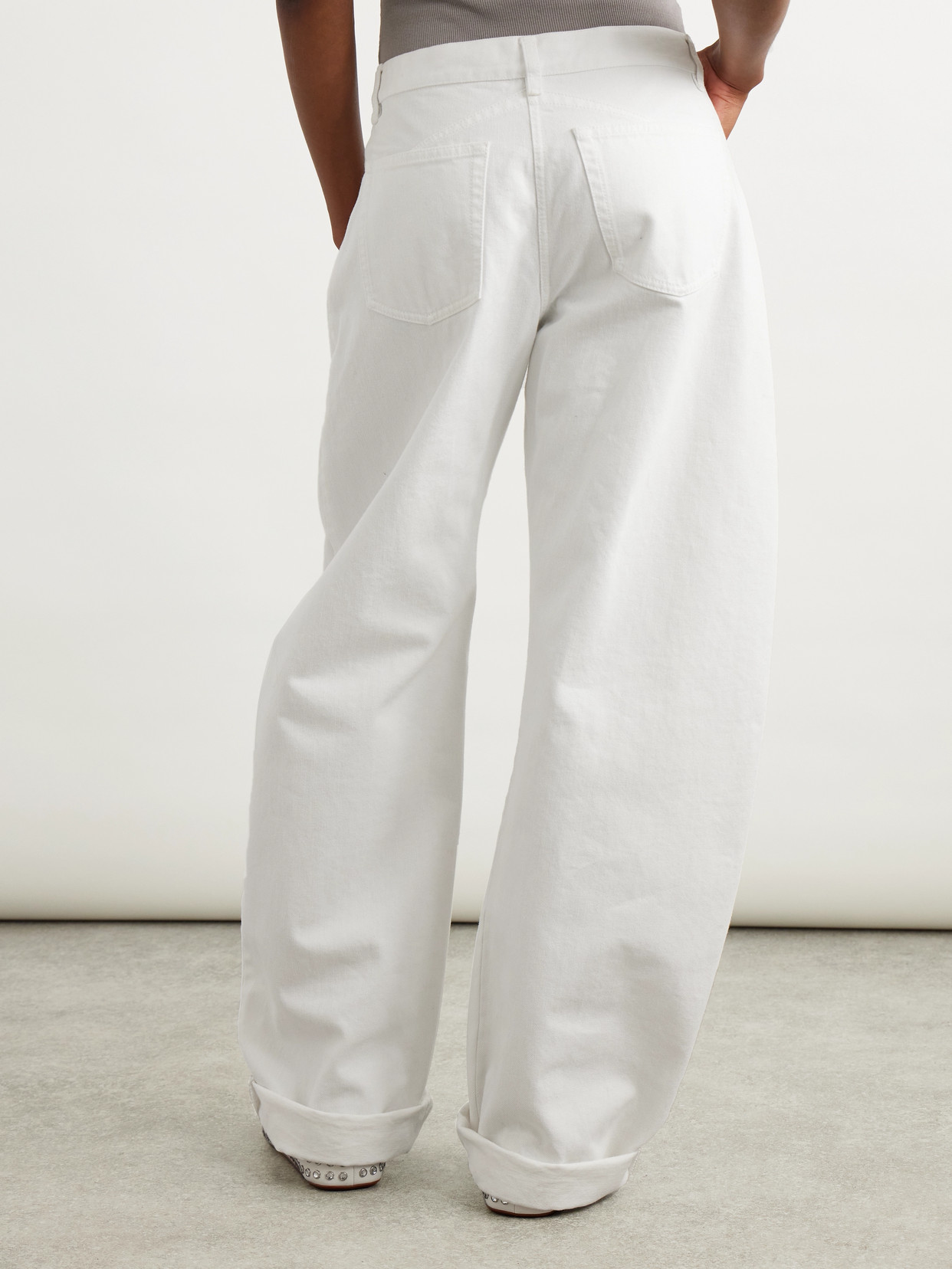 ALAÏA MID-RISE BARREL-LEG JEANS
