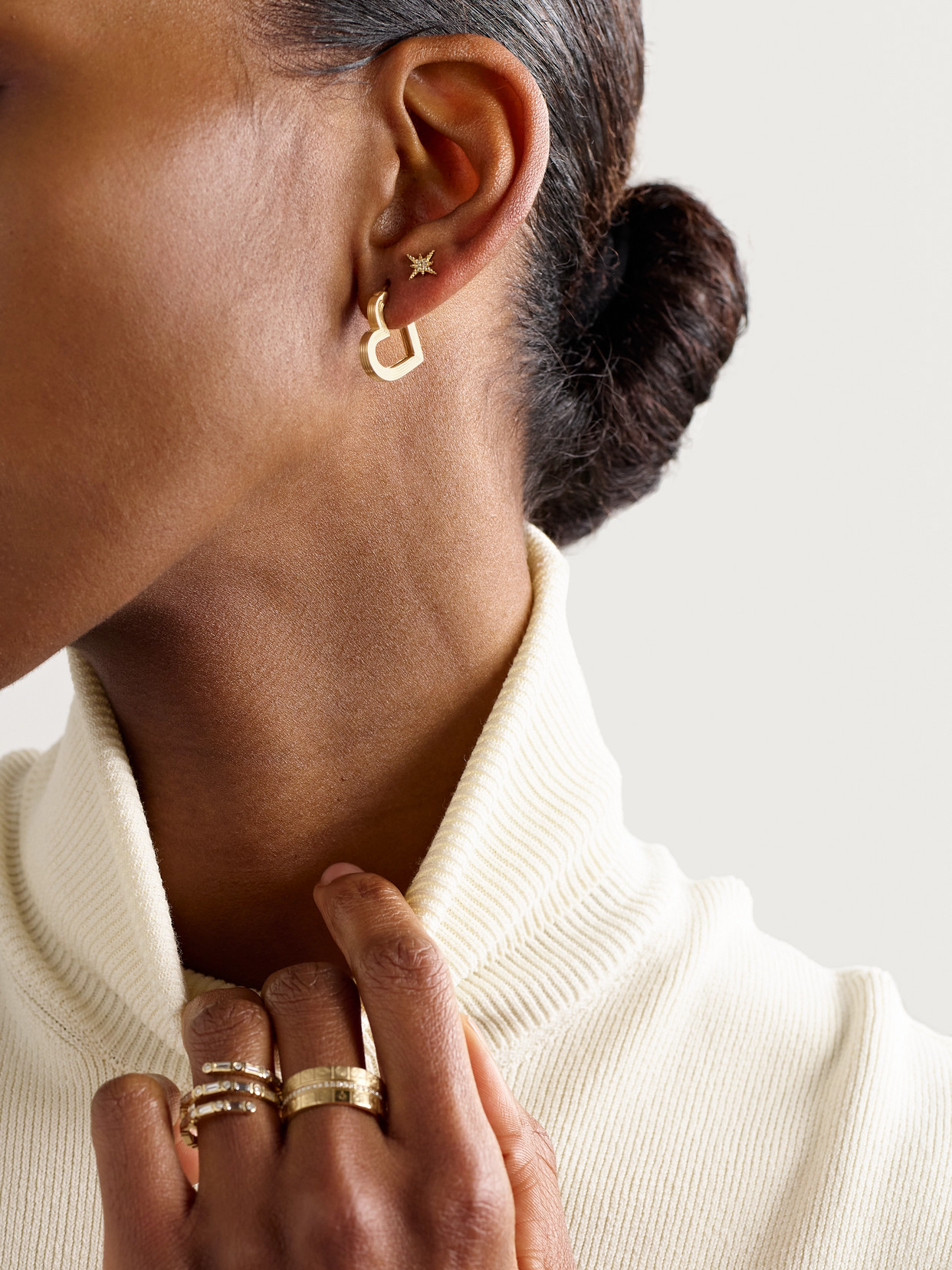 Sydney Evan Fluted Heart 14-karat Gold Hoop Earrings In Gold