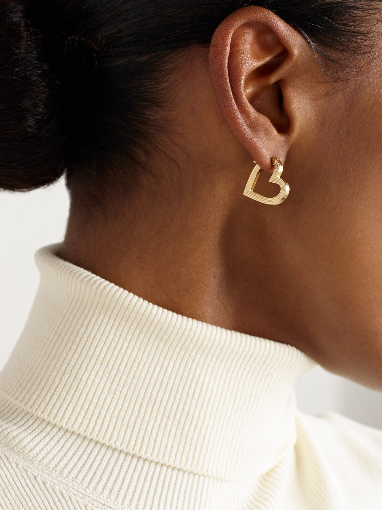 Sydney Evan Fluted Heart 14-karat Gold Hoop Earrings In Gold