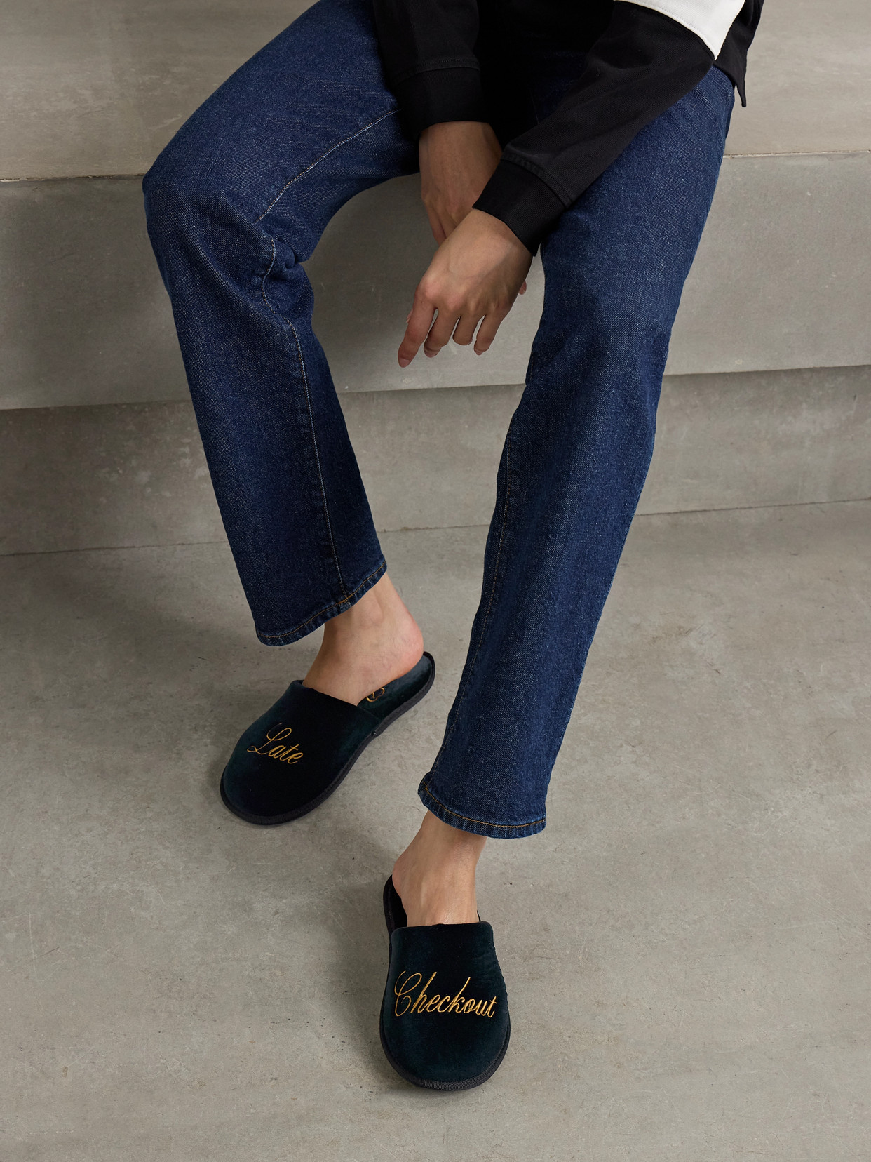 Frame X Ritz Velvet Slippers In Blue