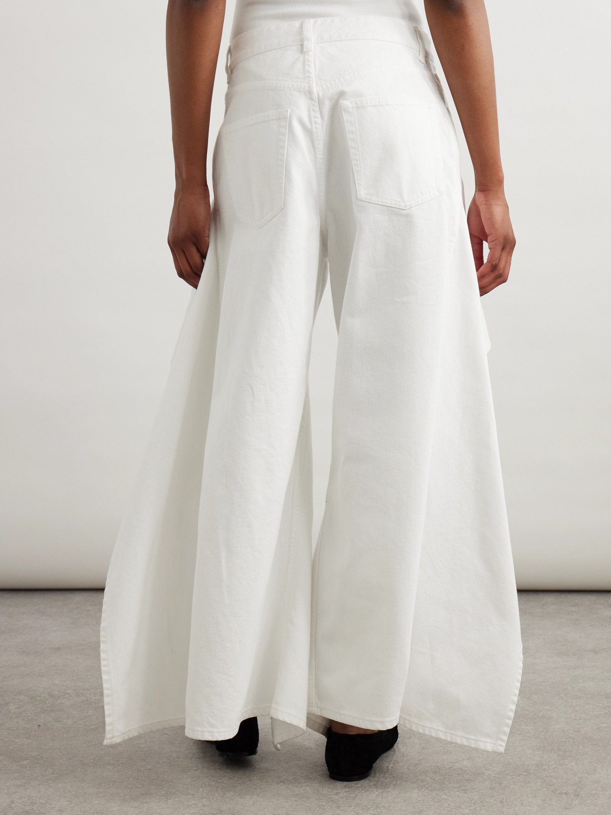 ALAÏA RUFFLED MID-RISE WIDE-LEG JEANS 