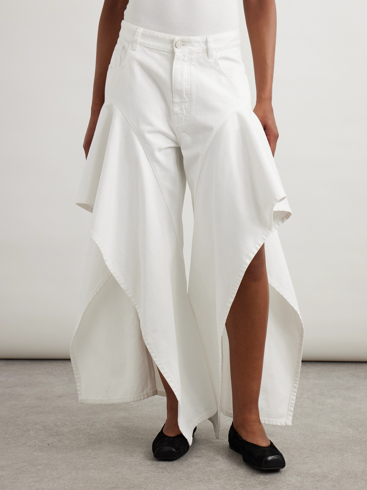 ALAÏA RUFFLED MID-RISE WIDE-LEG JEANS 