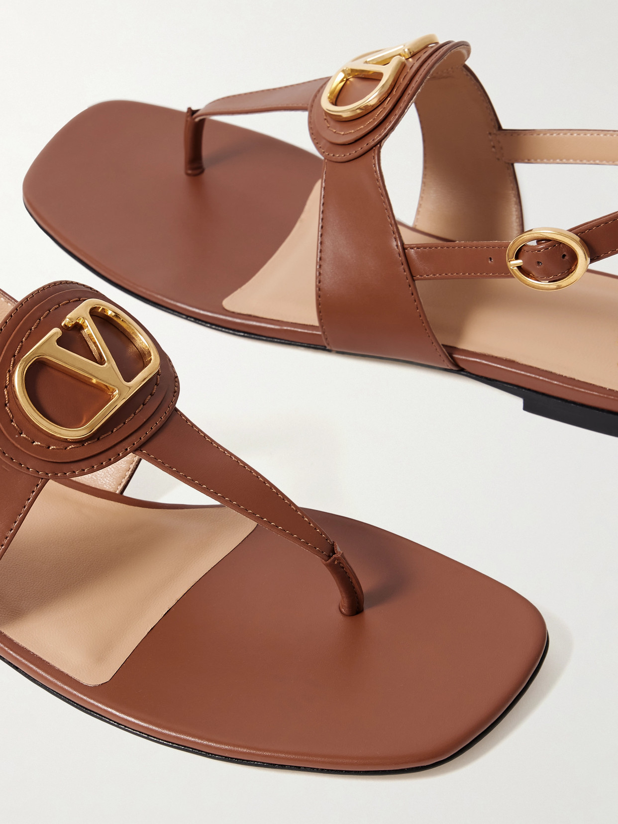 Valentino Garavani Vlogo Signature Leather Thong Sandals