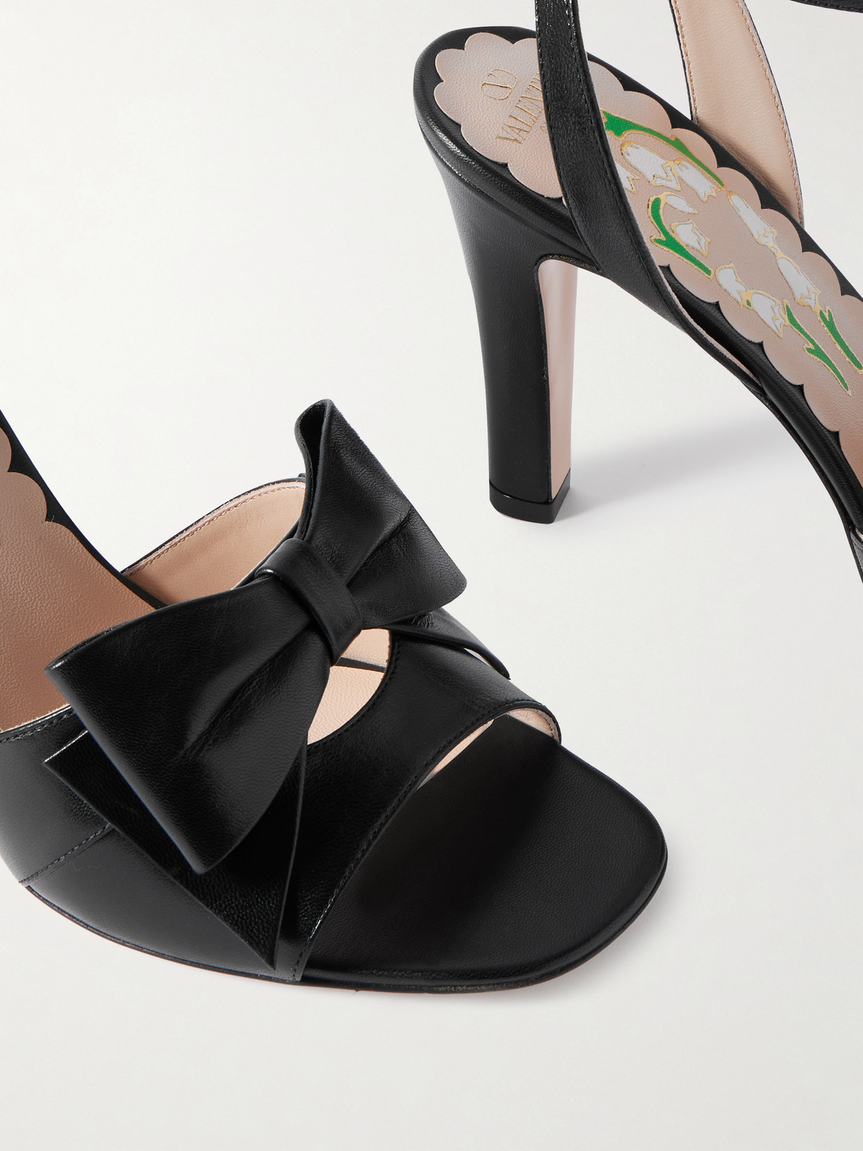 Valentino Garavani Sandal |  Bowow | T. 95 | Capretto/antique Brass Logo Sandals Black