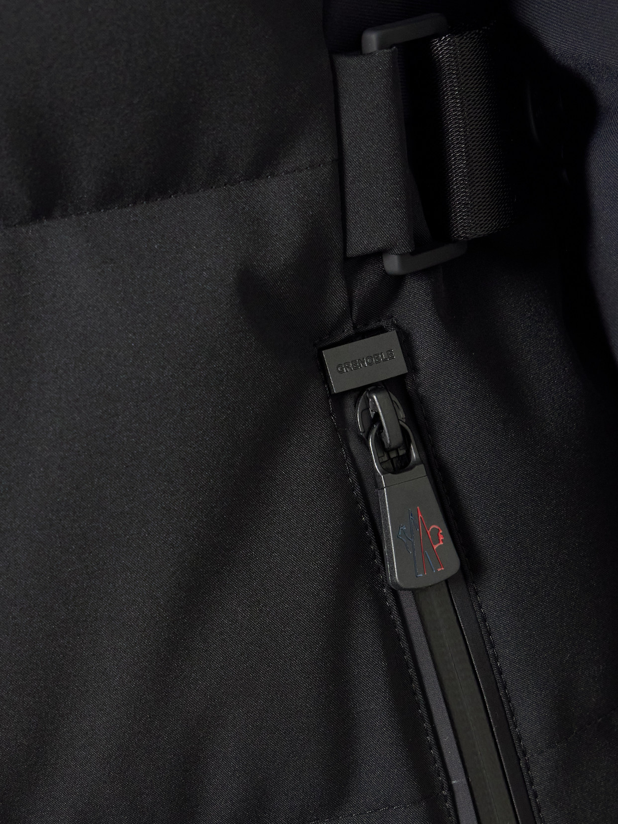 Moncler Guyane Quilted Down Ski Jacket In Black