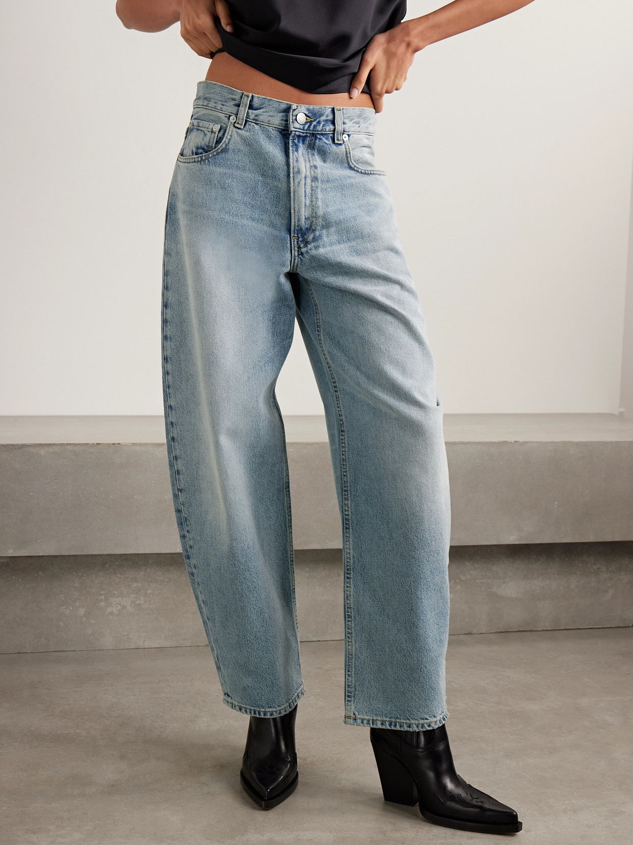 Haikure Bibi Mid-rise Barrel-leg Jeans In Blue