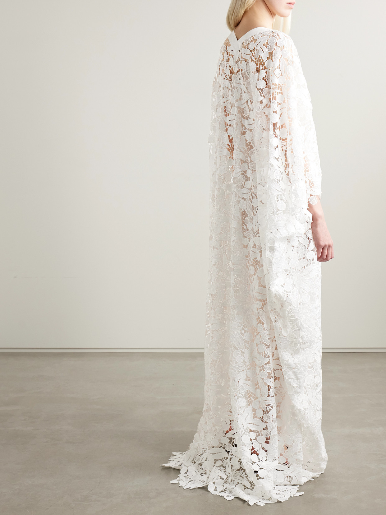 Oscar De La Renta Embellished Guipure Lace Gown