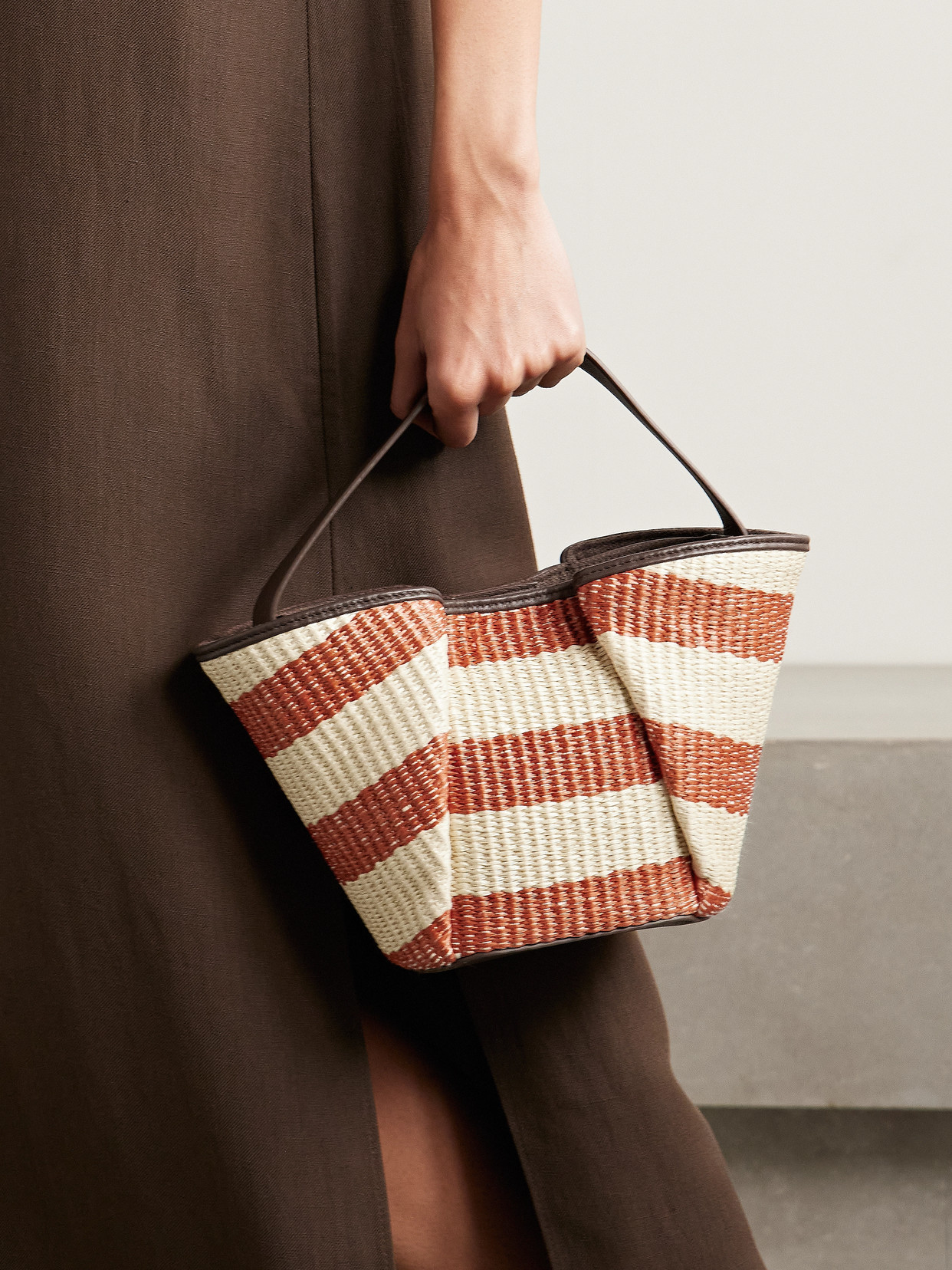 BRUNELLO CUCINELLI MARINE LEATHER-TRIMMED STRIPED RAFFIA SHOULDER BAG 
