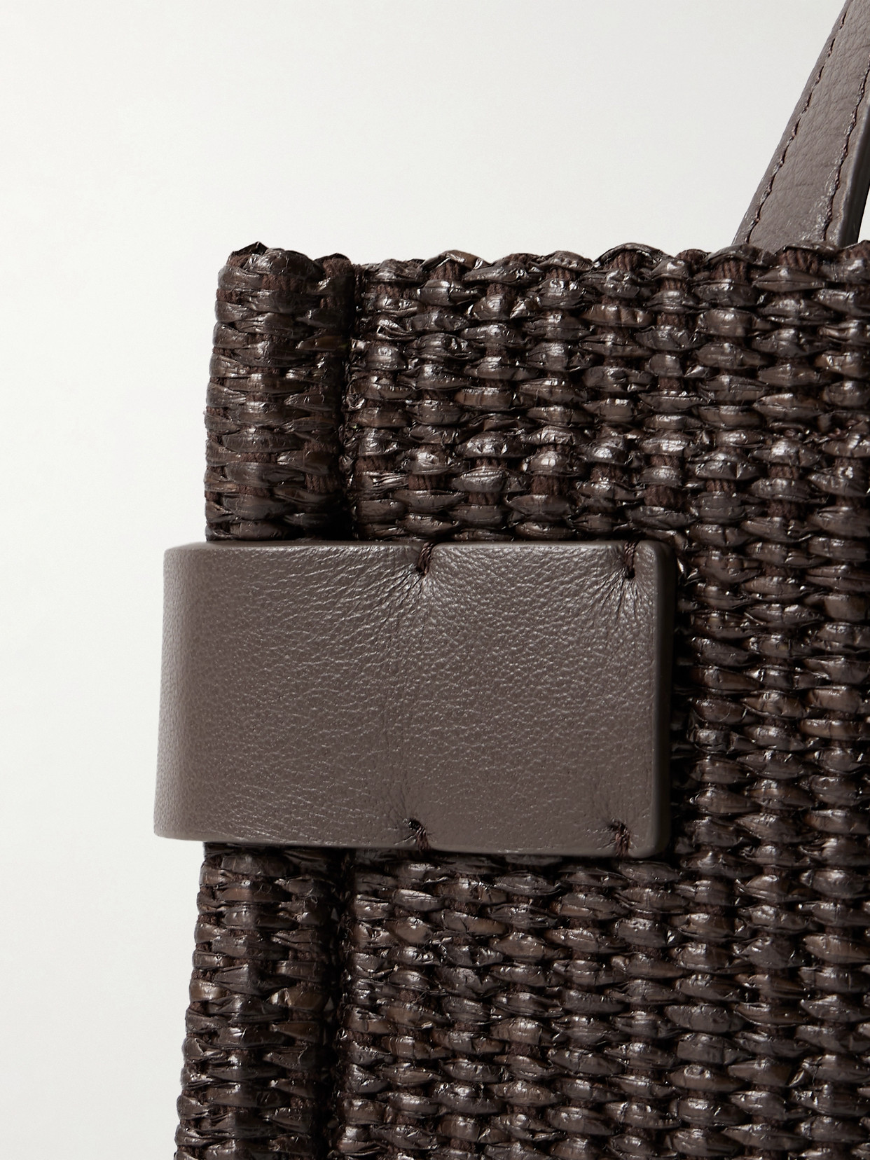 BRUNELLO CUCINELLI LEATHER-TRIMMED RAFFIA SHOULDER BAG