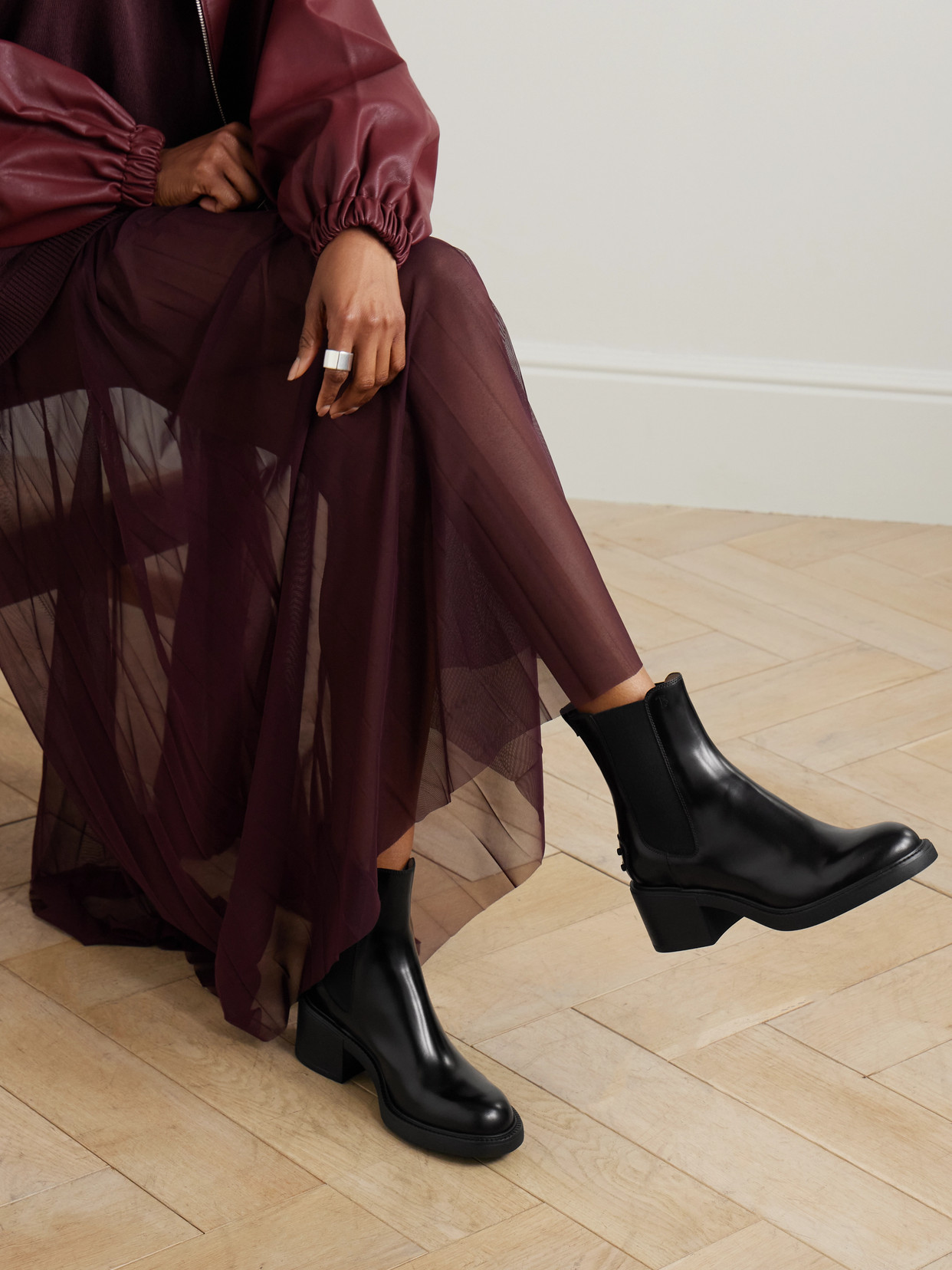 Tod's Leather Chelsea Boots In Brown