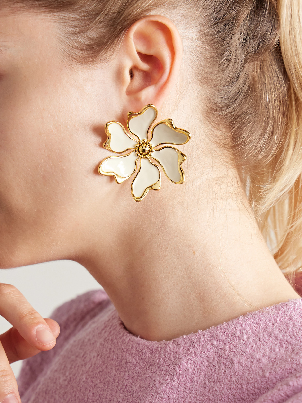 Oscar De La Renta Large Cherry Blossoms Clip-on Earrings In White