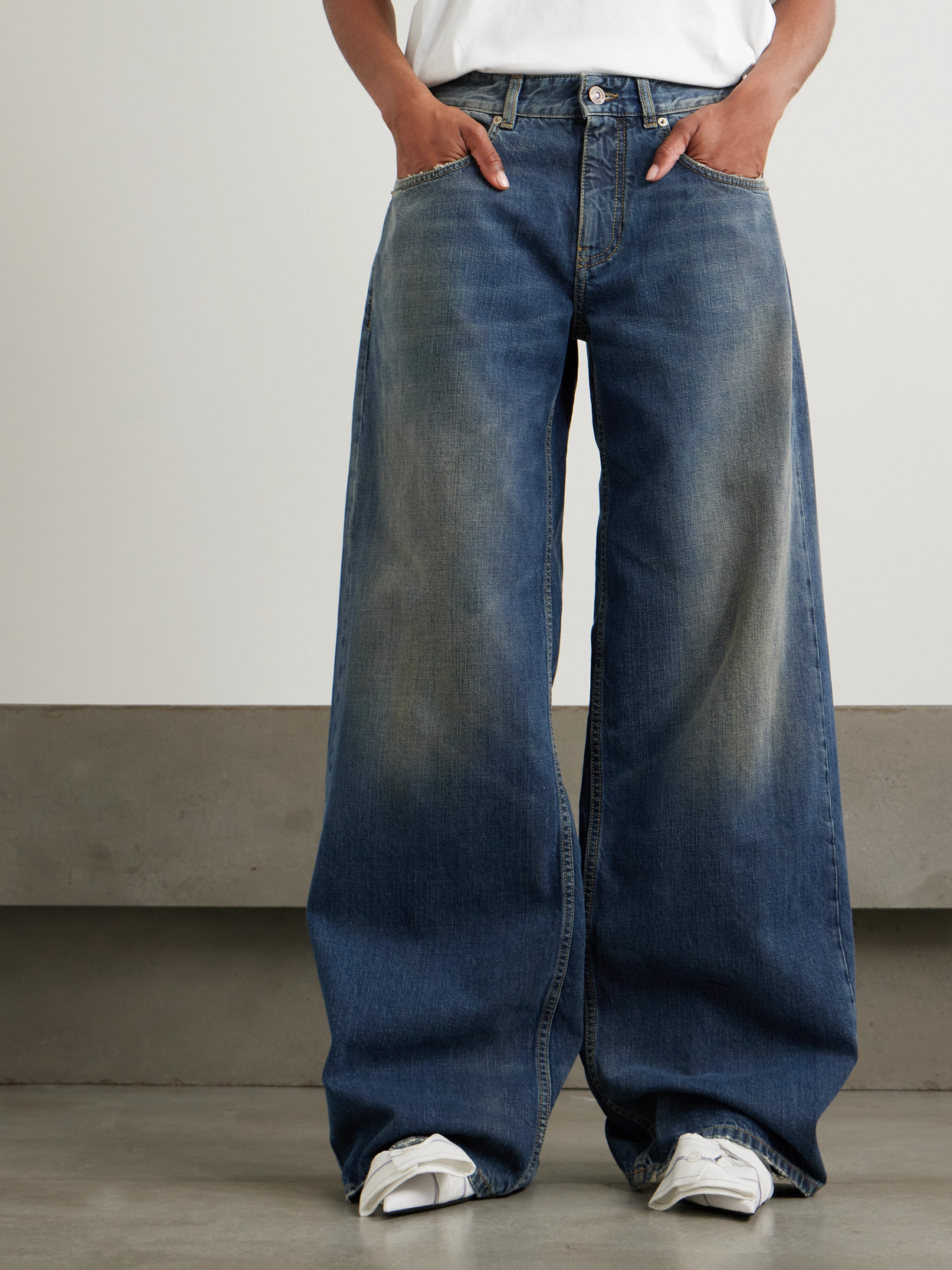Shop Balenciaga Mid-rise Wide-leg Jeans In Blue