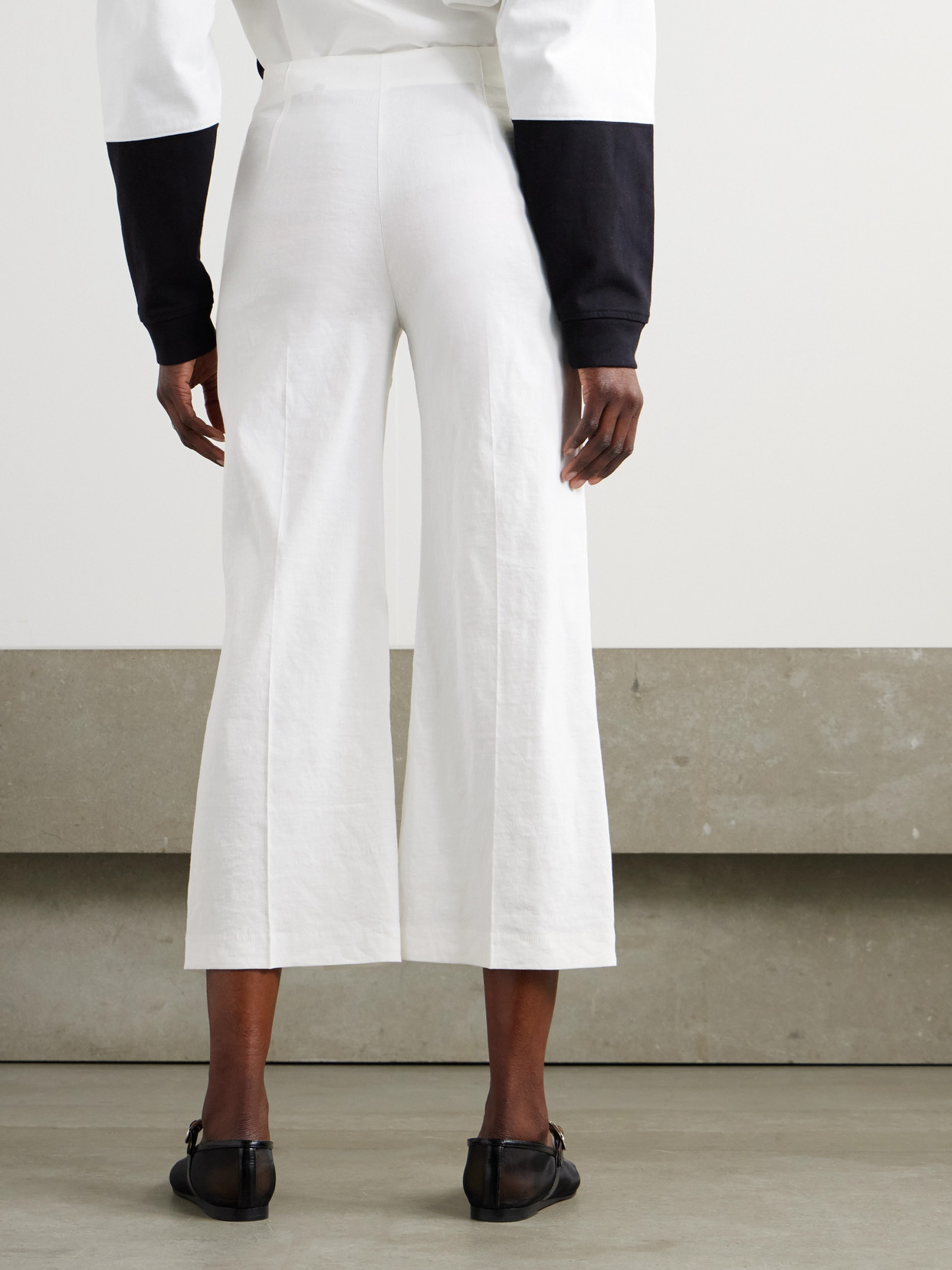 Theory Treeca Cropped Linen-blend Tapered Pants In White
