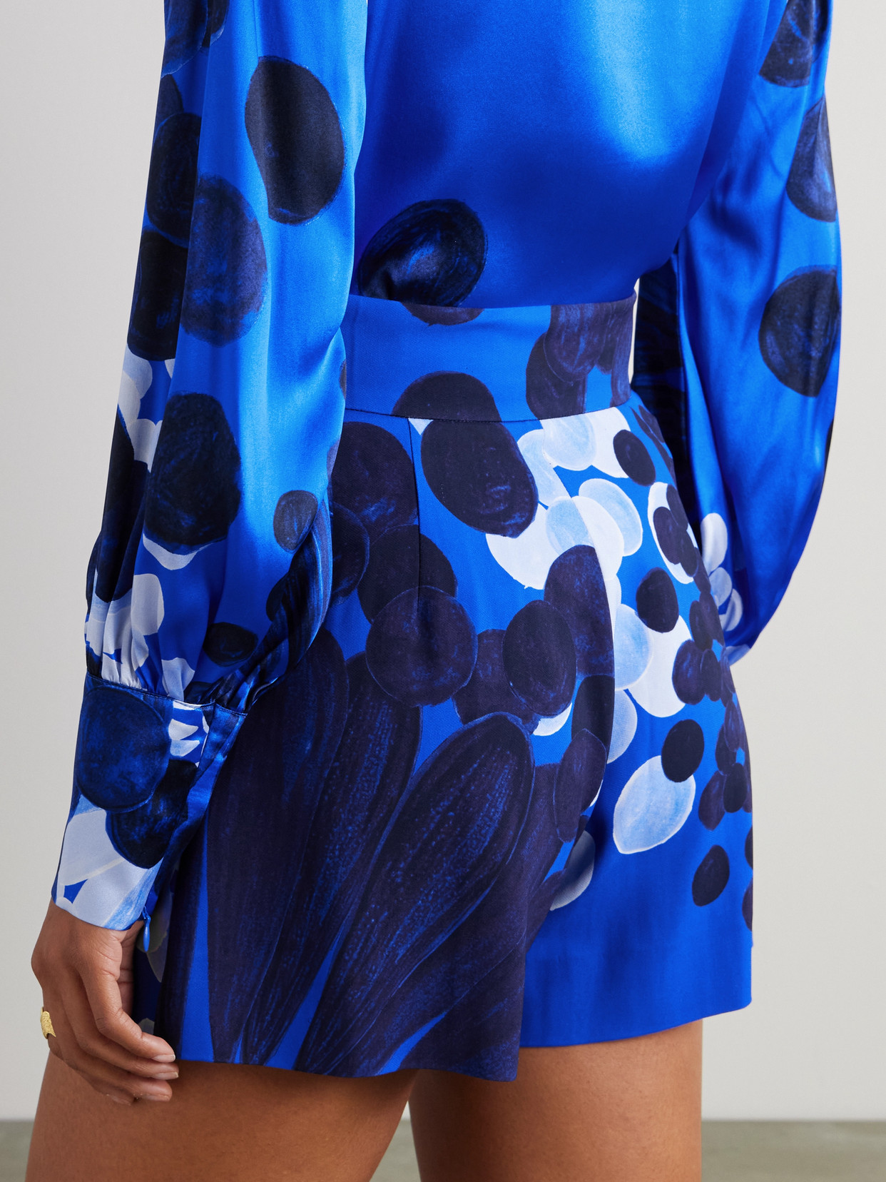Themis Z Nefeli Floral-print Crepe Shorts In Blue