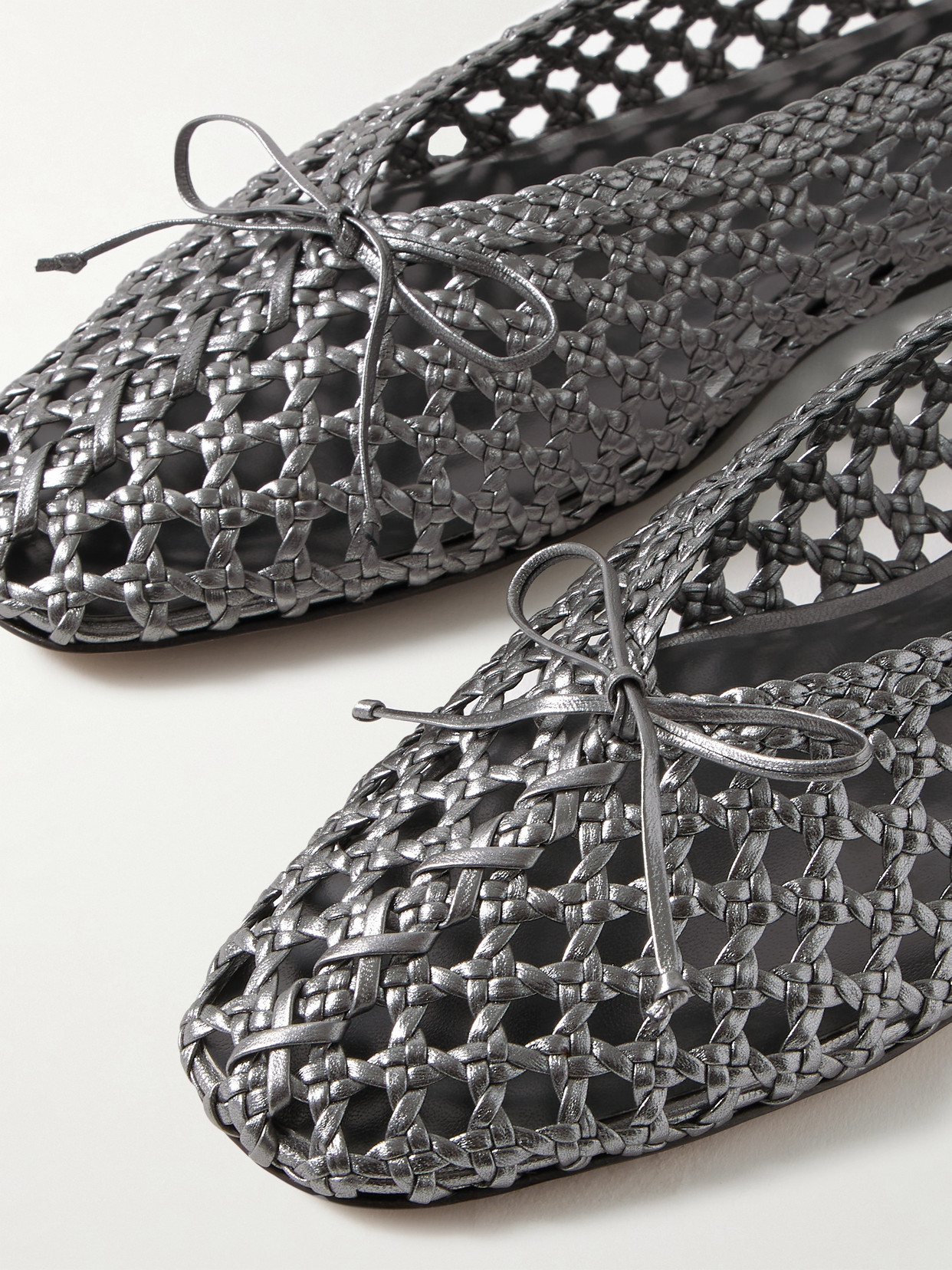 Le Monde Beryl Regency Bow-embellished Woven Metallic Leather Ballet Flats In Gray
