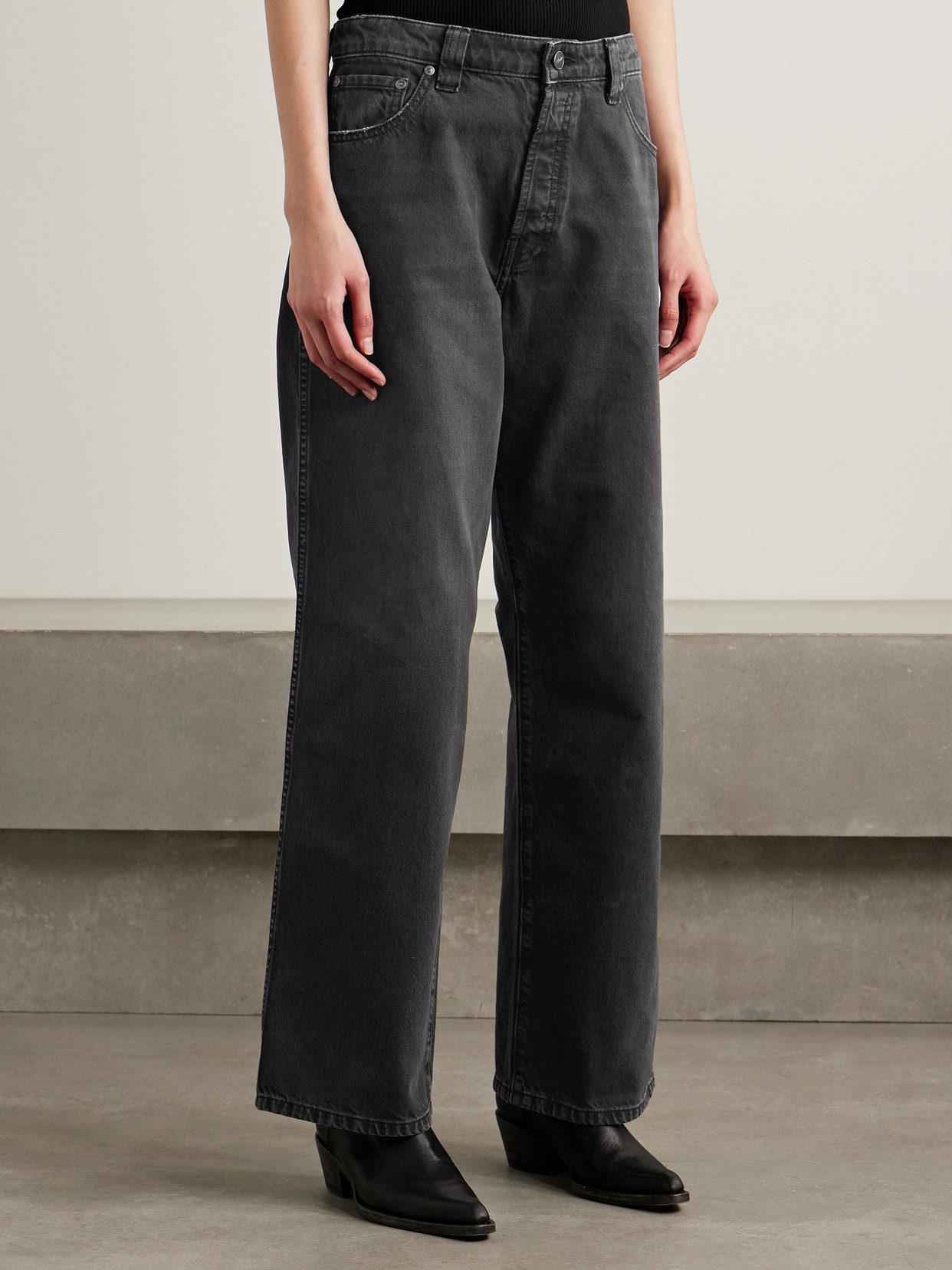 Khaite Bacall Low Rise Straight Jeans In Black