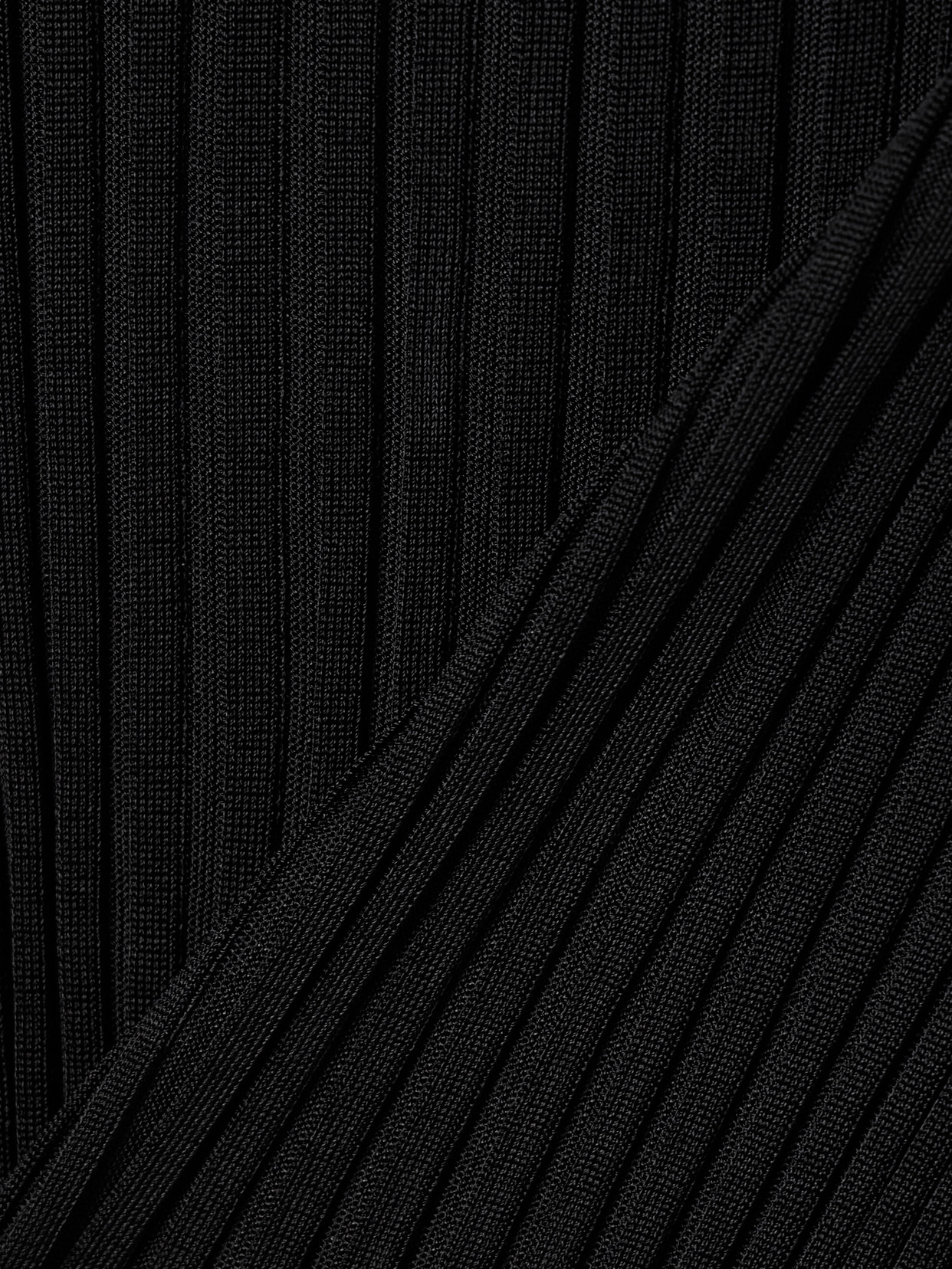 Khaite Tia Ribbed-knit Top In Black