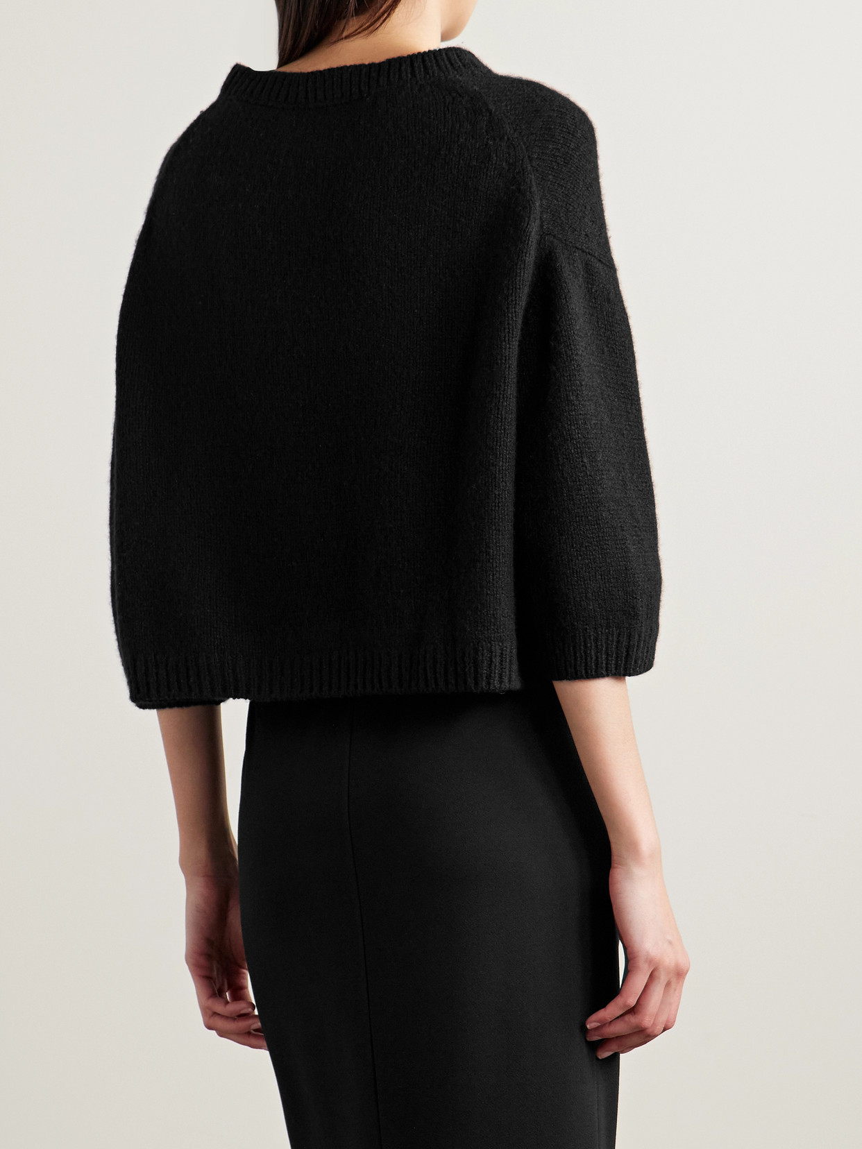 Khaite Davin Short Sleeve Cashmere Sweater In Black