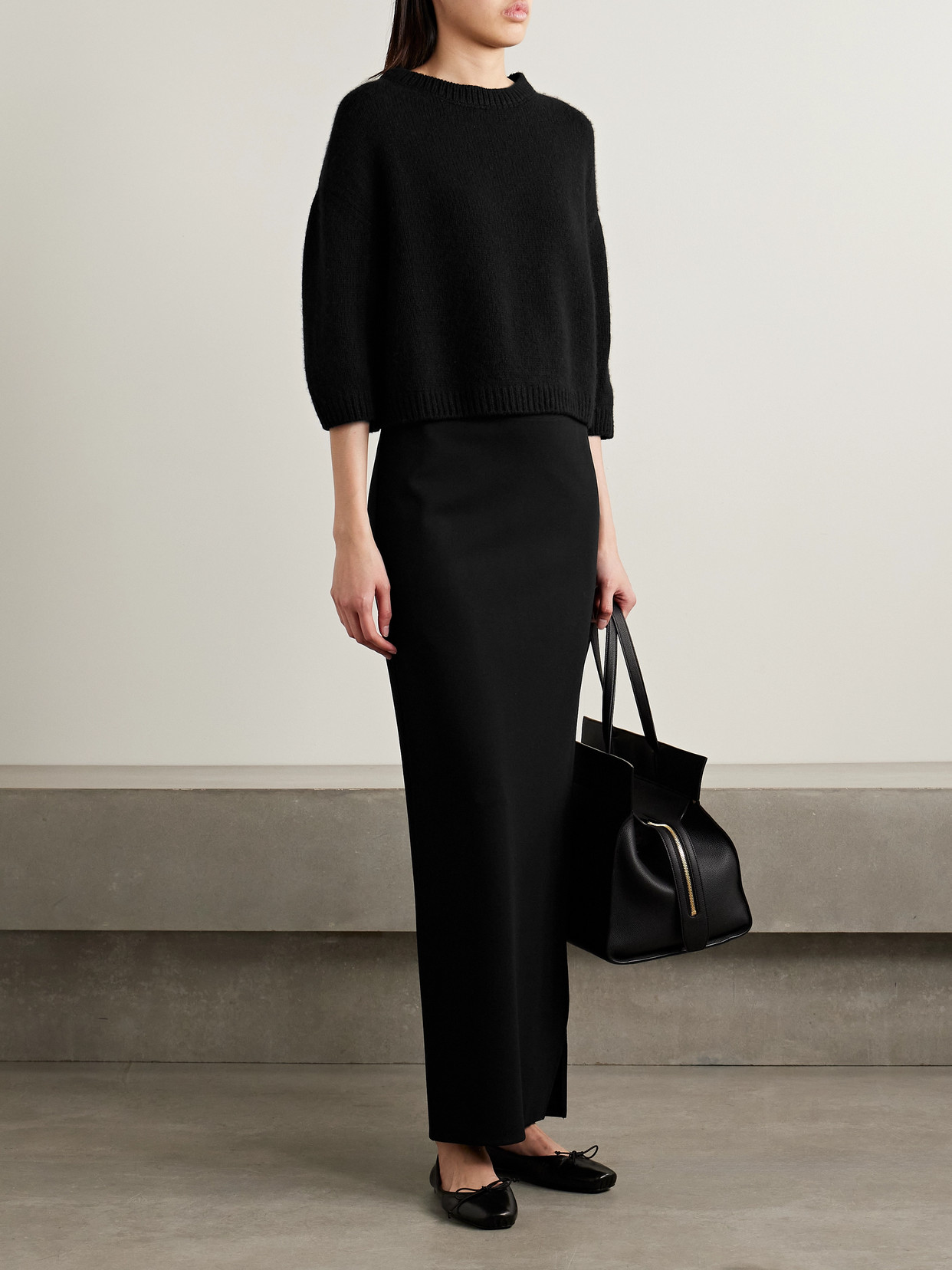 Khaite Davin Short Sleeve Cashmere Sweater In Black