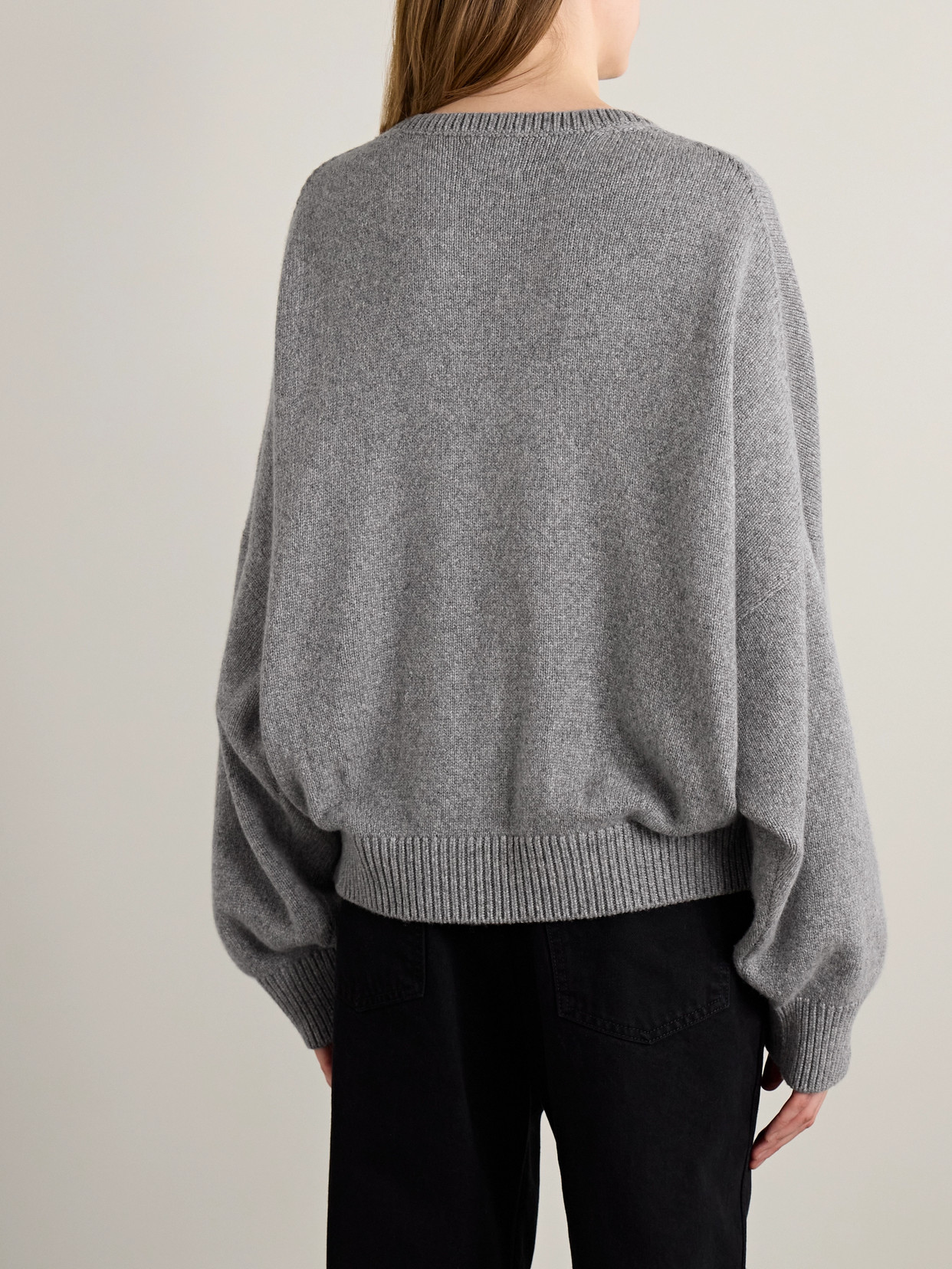 Khaite Wolfe Oversized Cashmere Sweater In Gray