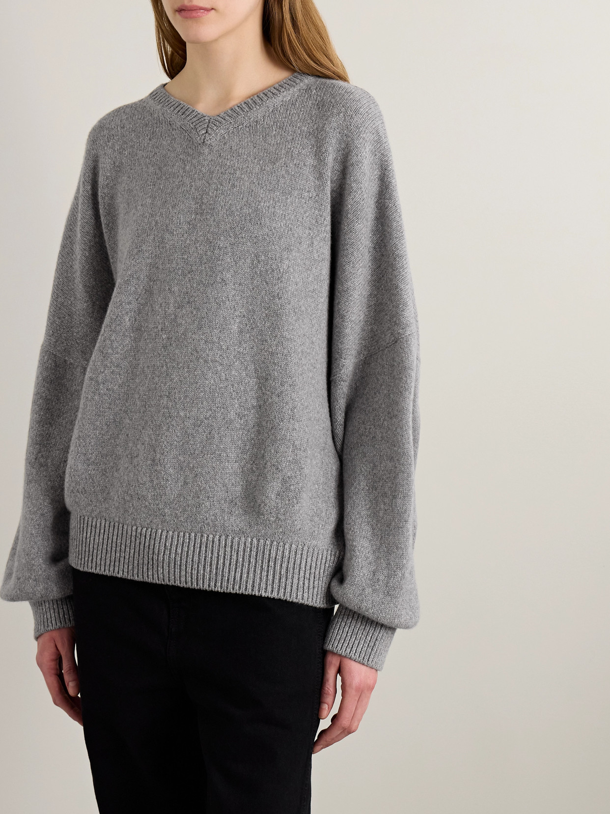 Khaite Wolfe Oversized Cashmere Sweater In Gray