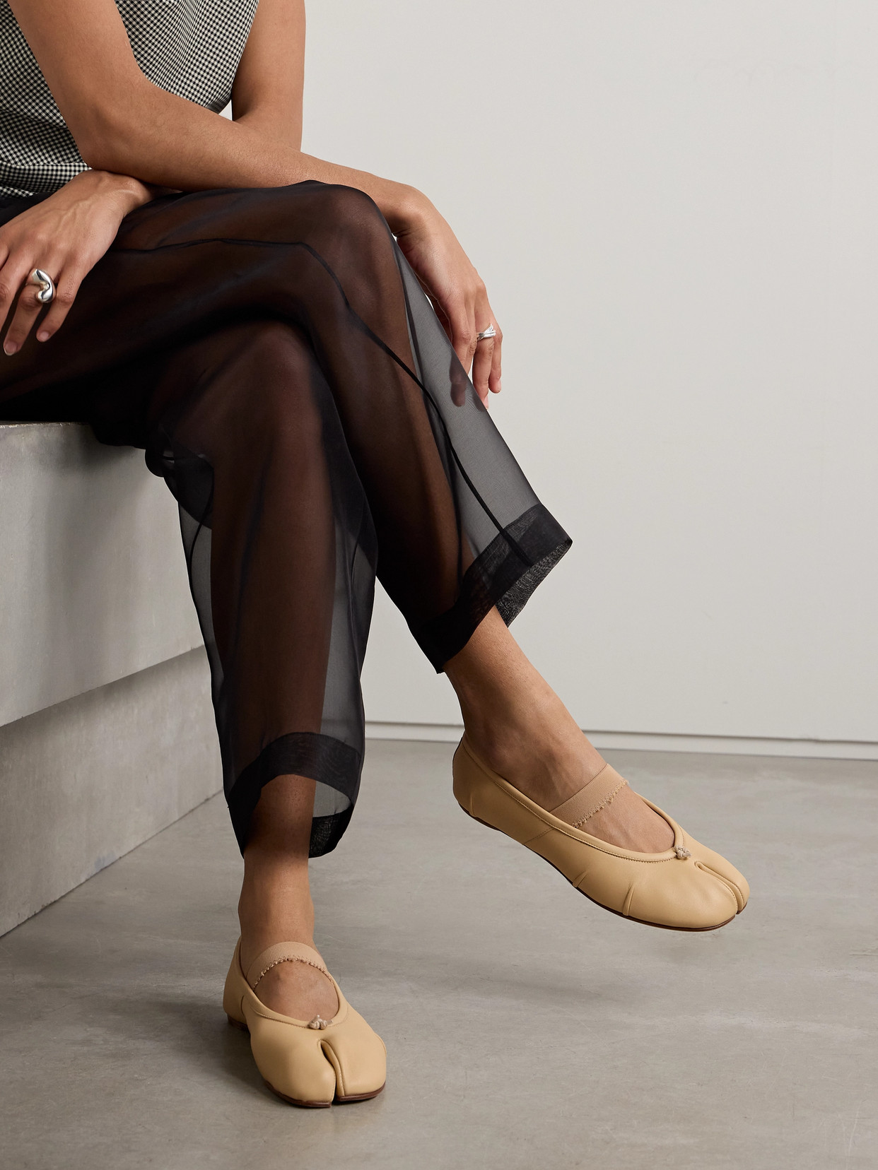 Maison Margiela Tabi Split-toe Leather Ballet Flats In Neutrals