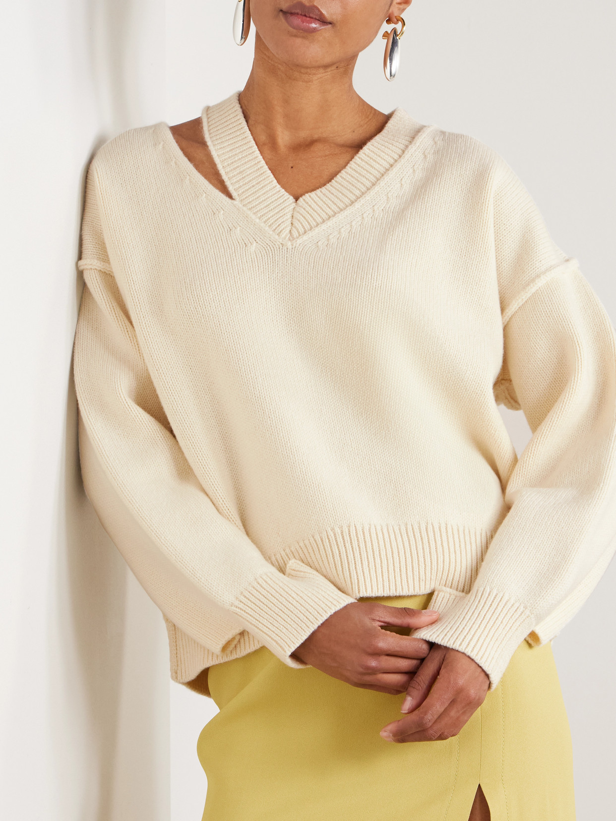 Rohe Cutout Wool And Cashmere-blend Sweater In Off-white
