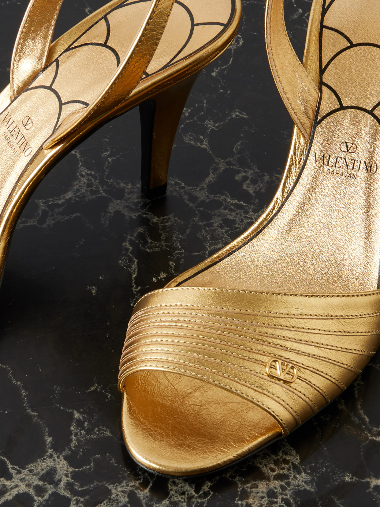 Valentino Garavani Ladycrush Sandal In Laminated Calfskin 85mm In Gold