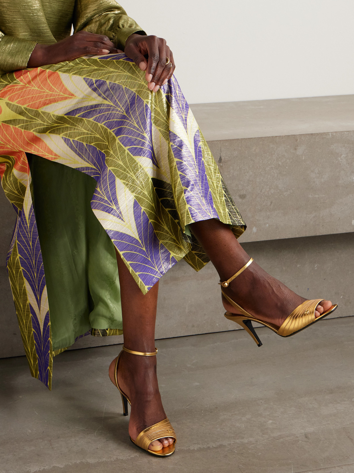 Valentino Garavani Ladycrush Sandal In Laminated Calfskin 85mm In Gold