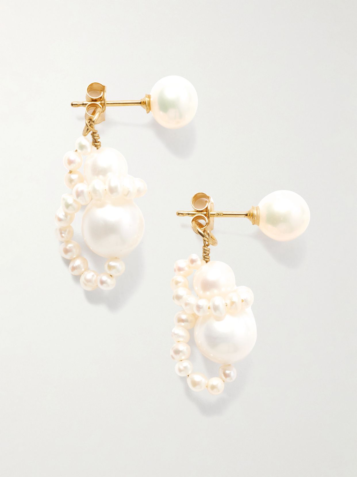 Recycled gold-plated pearl earrings