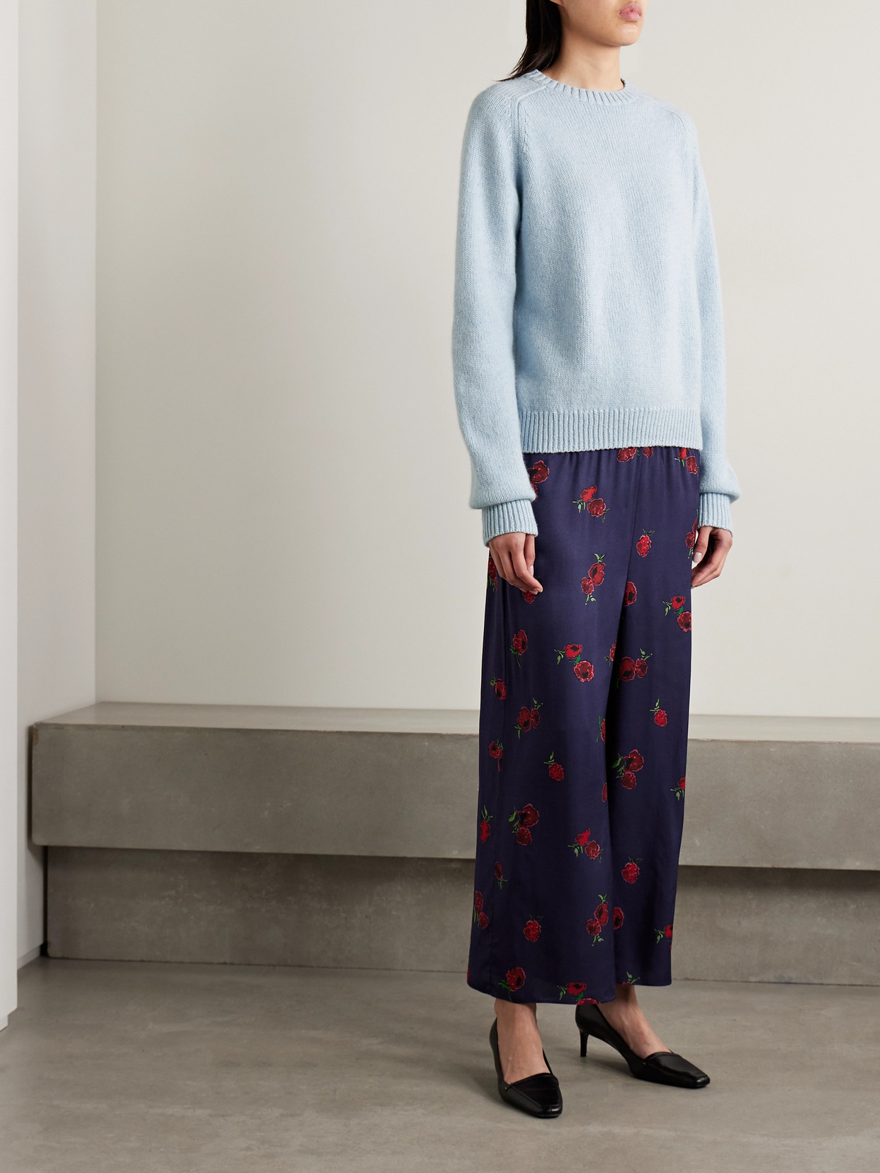 Khaite Nera Cashmere Sweater In Blue