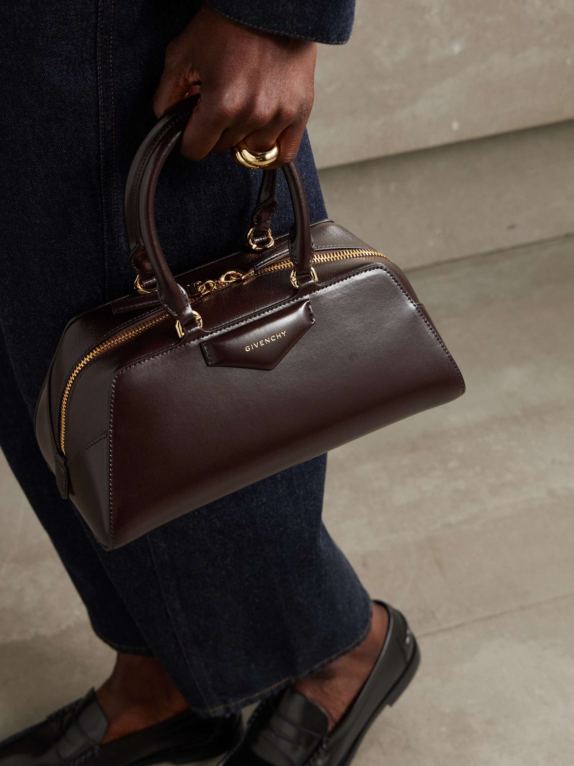 GIVENCHY 