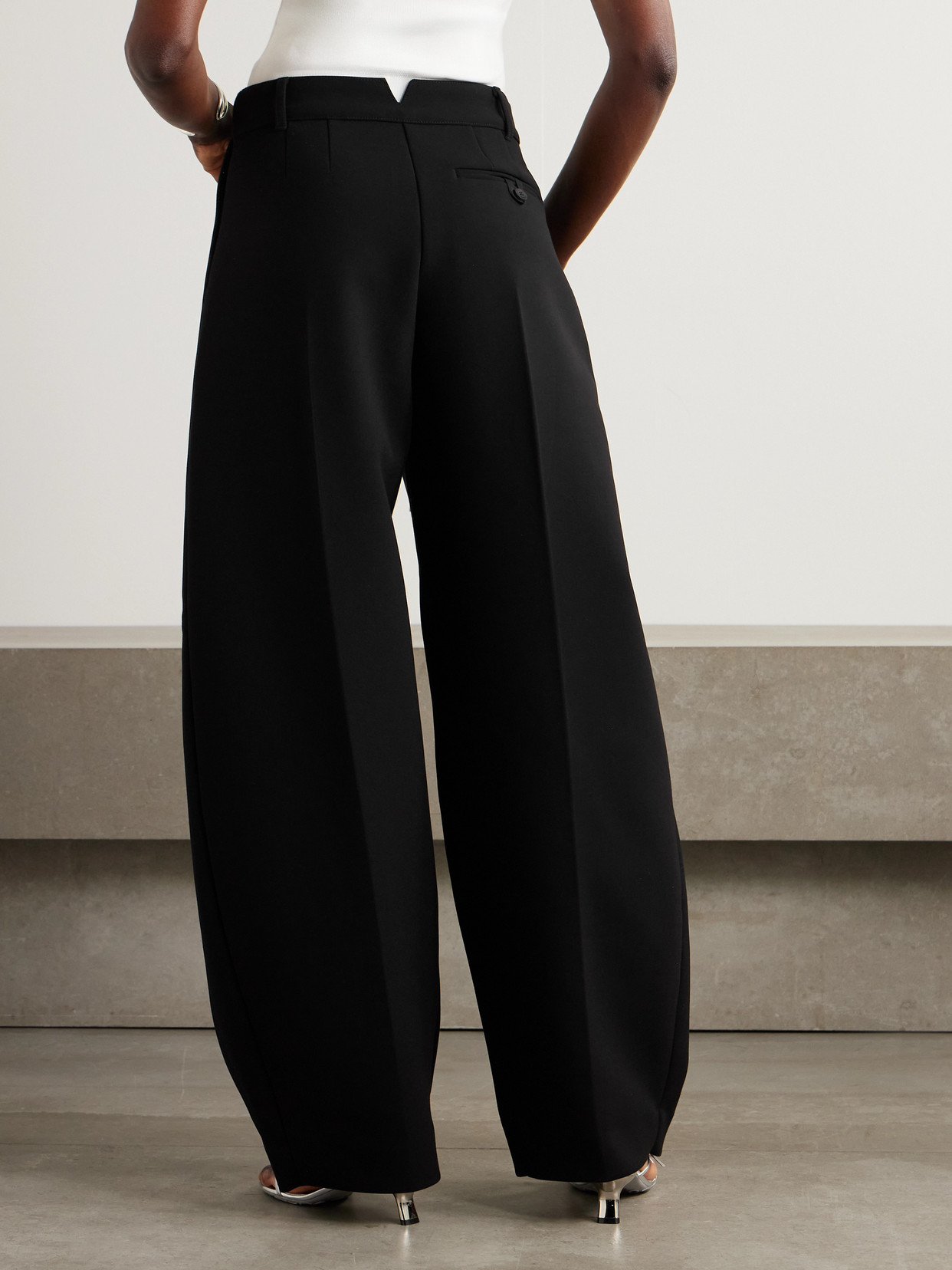 Jacquemus Le Pantalon Ovalo Pleated Wide-leg Trousers In Black