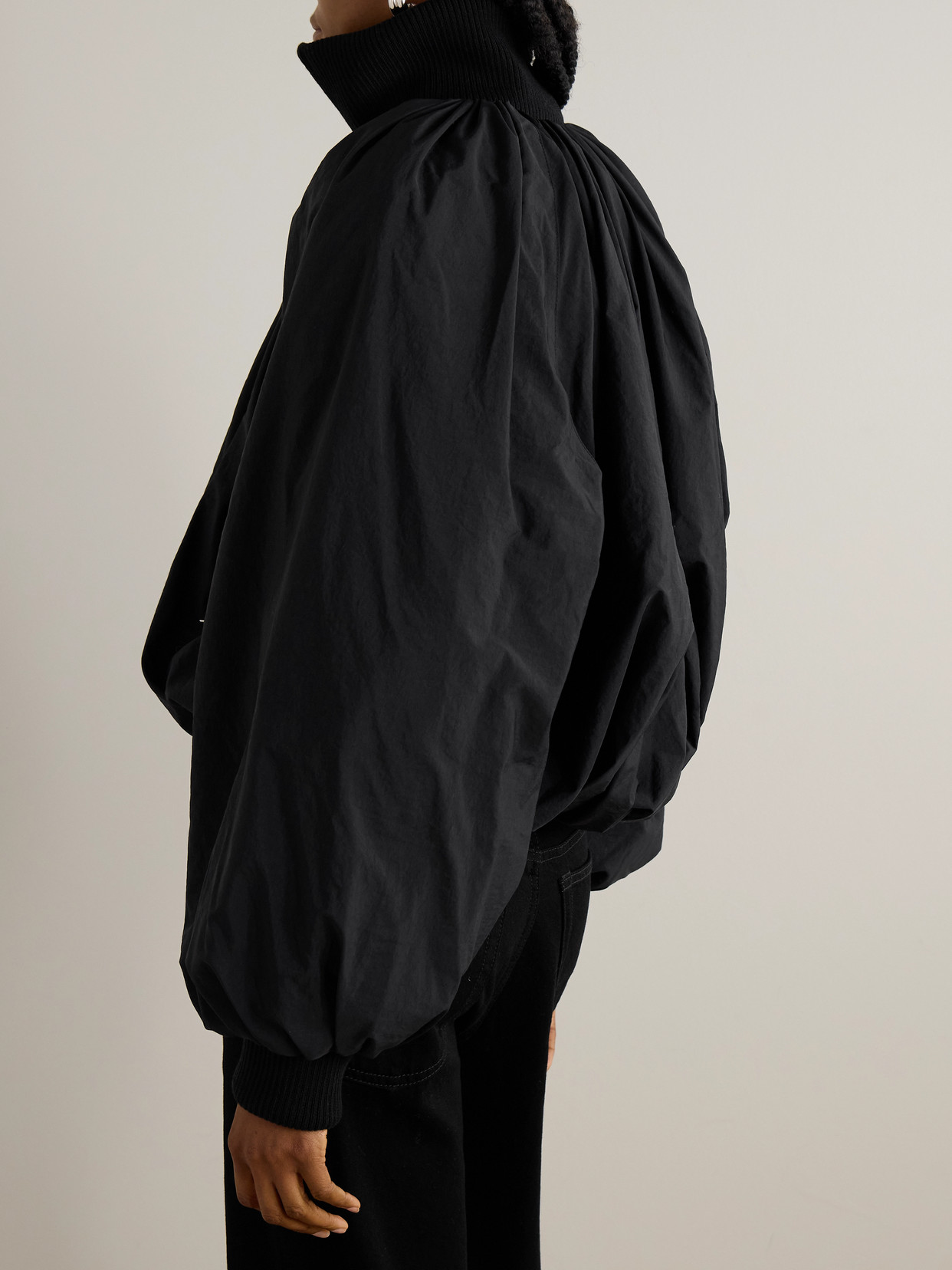 Jacquemus The Pallone Gathered Shell Bomber Jacket In Black