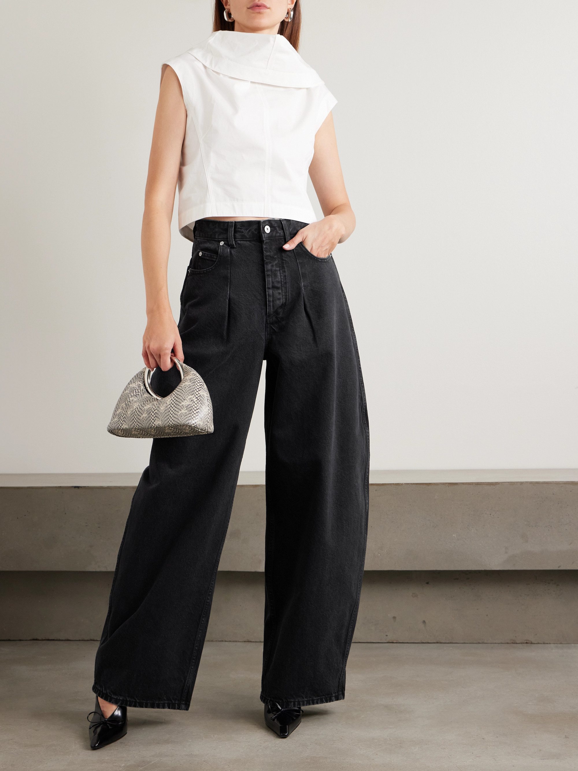 Jacquemus The Ovalo de-Nîmes pleated high-rise barrel-leg jeans thumbnail