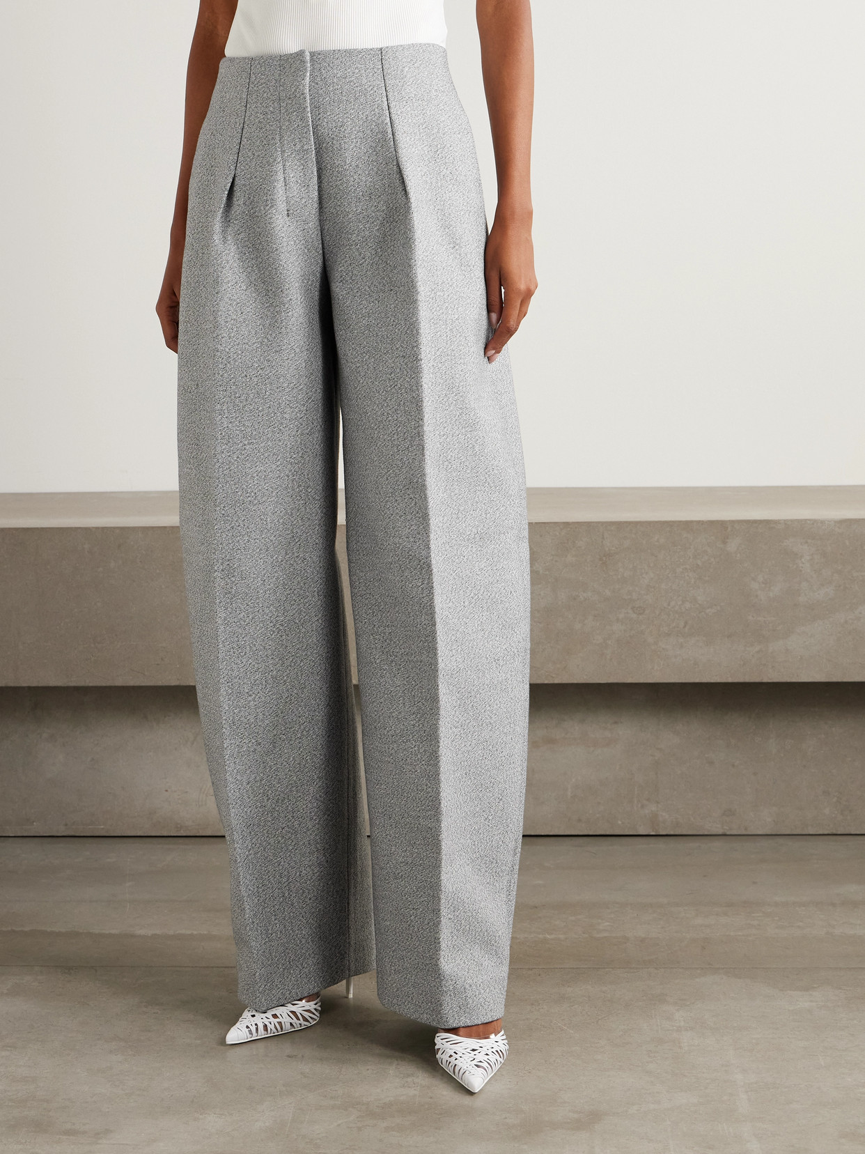 Jacquemus The Curvo Pleated Wool And Cotton-blend Barrel-leg Pants In Gray