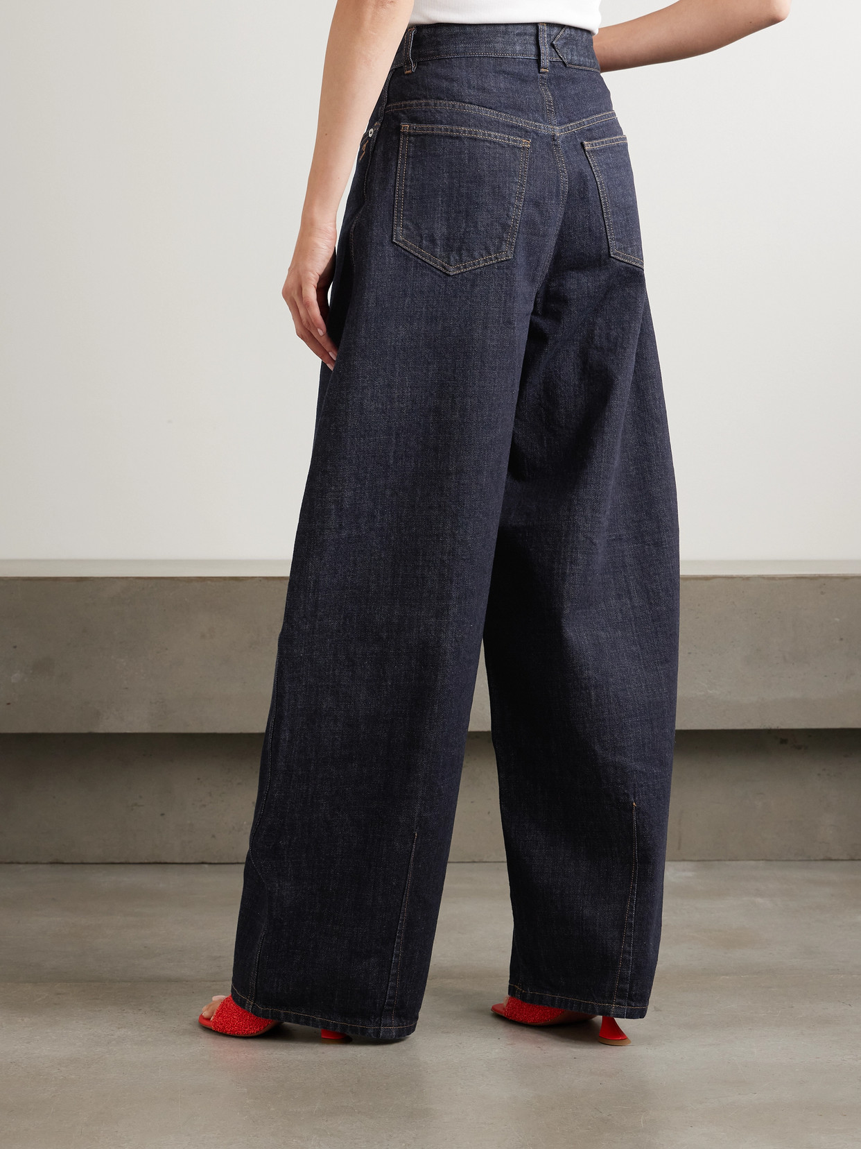Jacquemus Curved Cut Ovalo Denim Pants In Blue