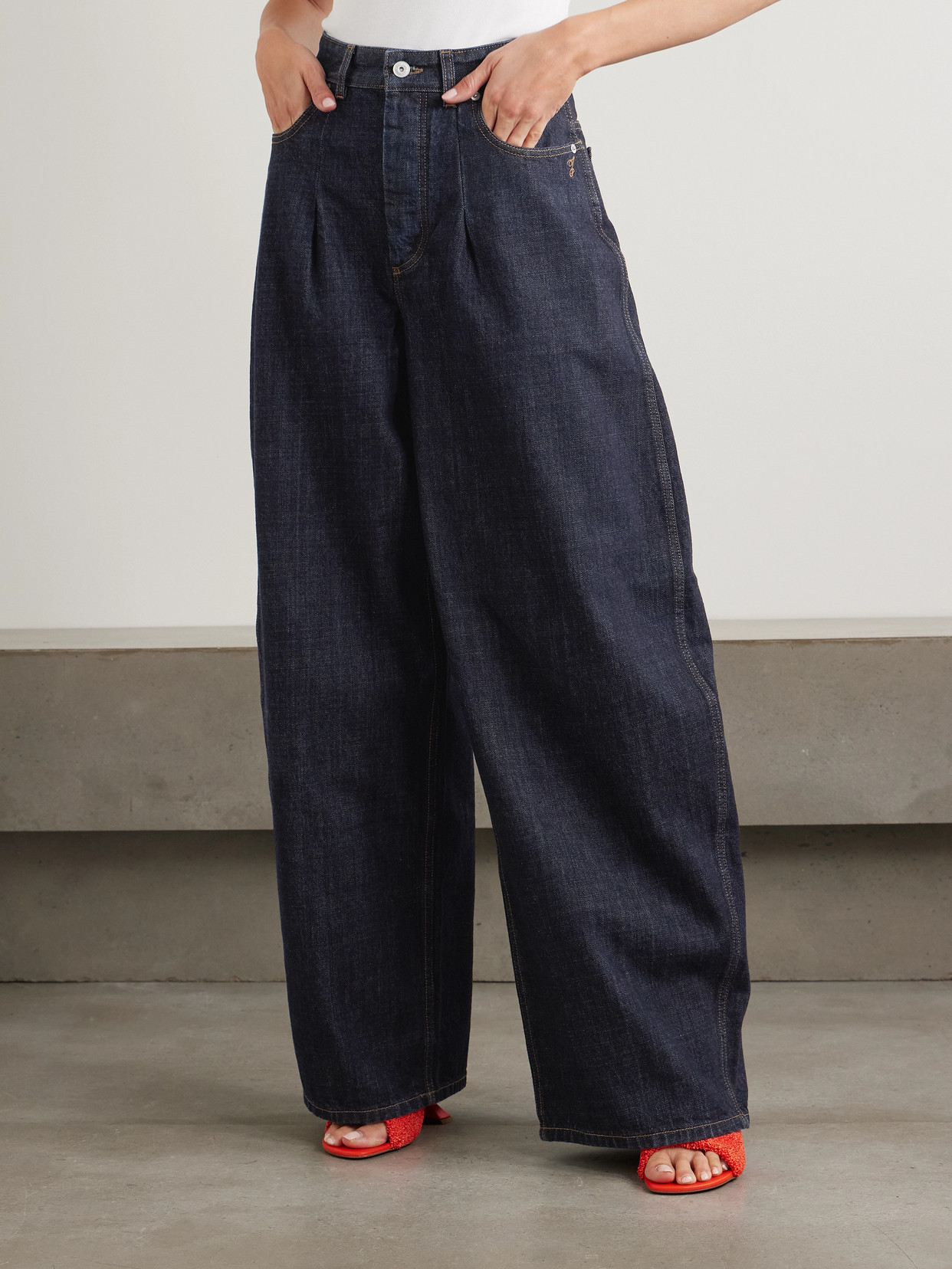 Jacquemus Curved Cut Ovalo Denim Pants In Blue