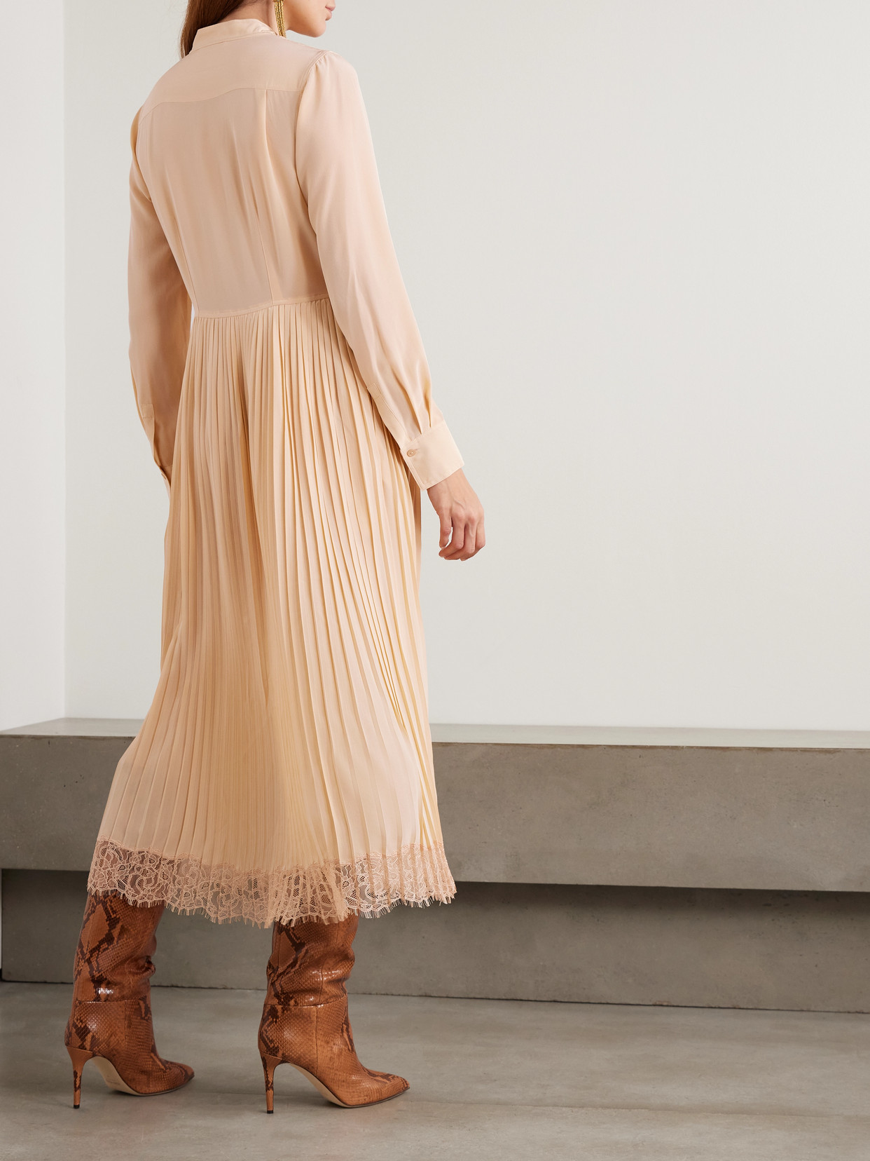 Ulla Johnson Aviana Pussy-bow Lace-trimmed Pleated Silk Crepe De Chine Dress