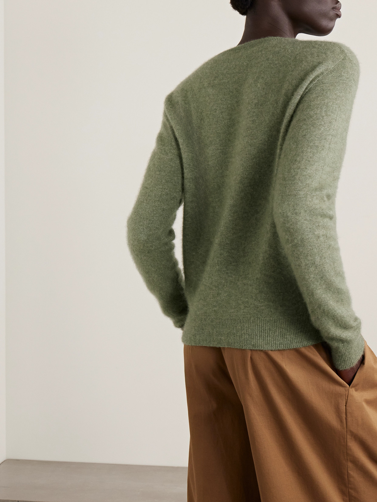 The Row Lorynna Cashmere And Silk-blend Sweater In Green