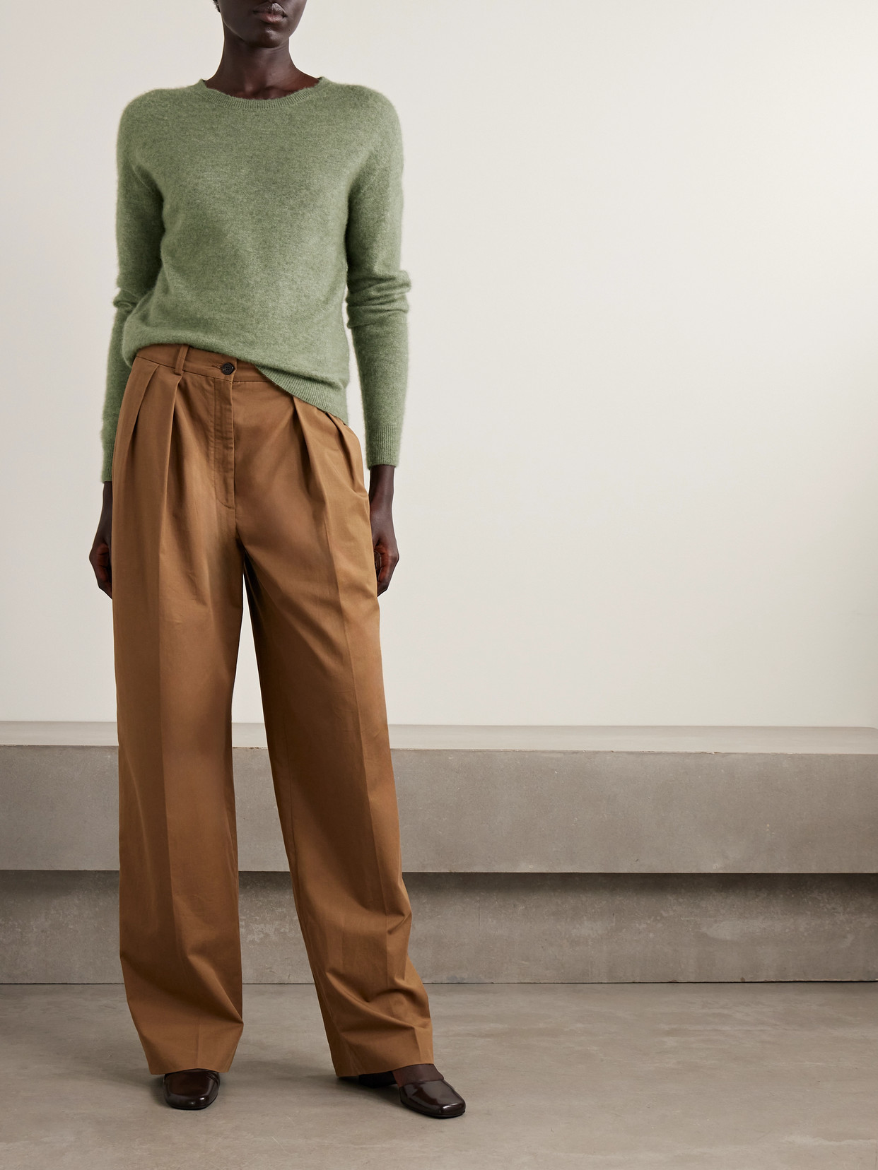 The Row Lorynna Cashmere And Silk-blend Sweater In Green