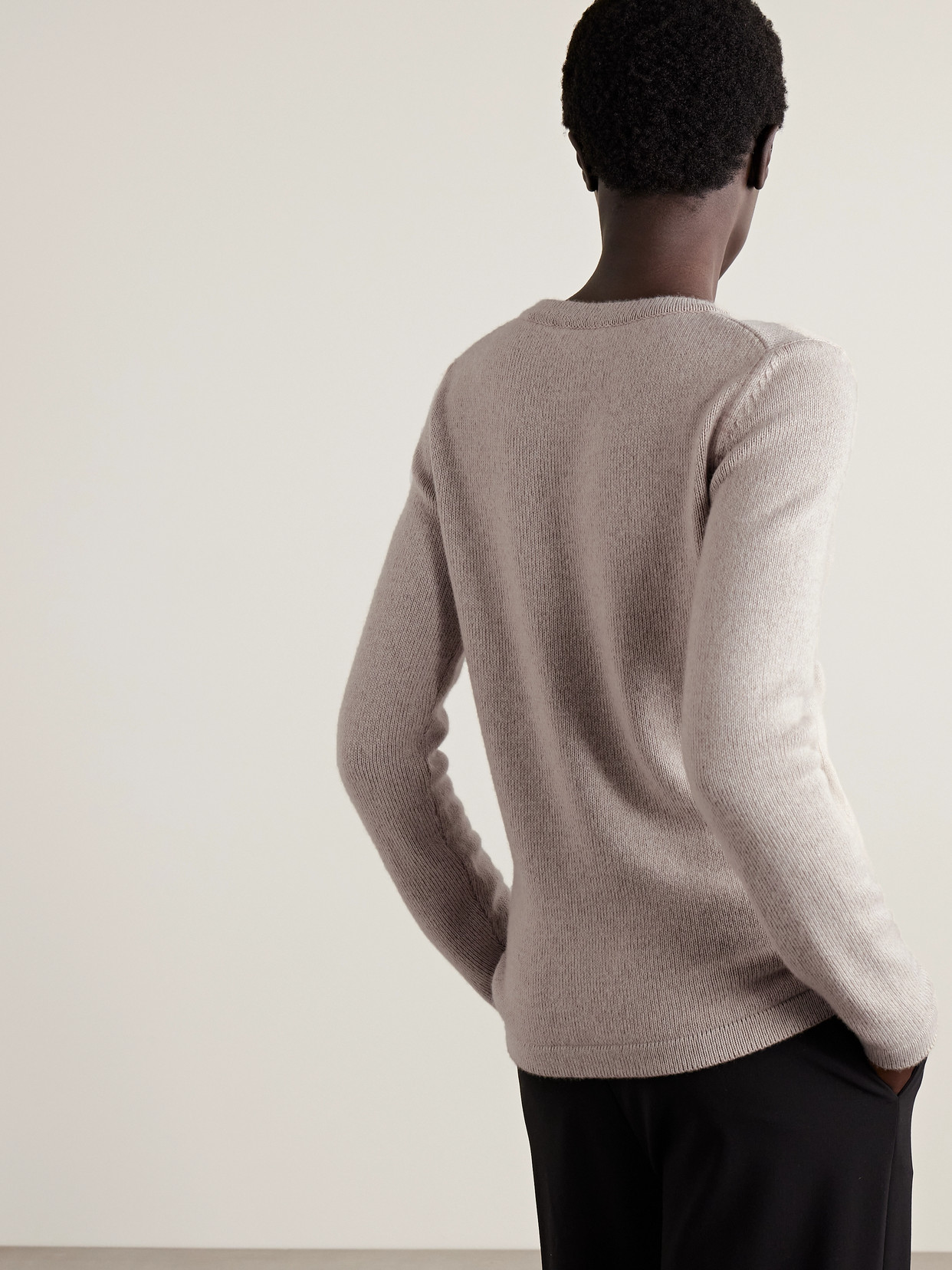 The Row Lyse Cashmere Sweater In Neutral