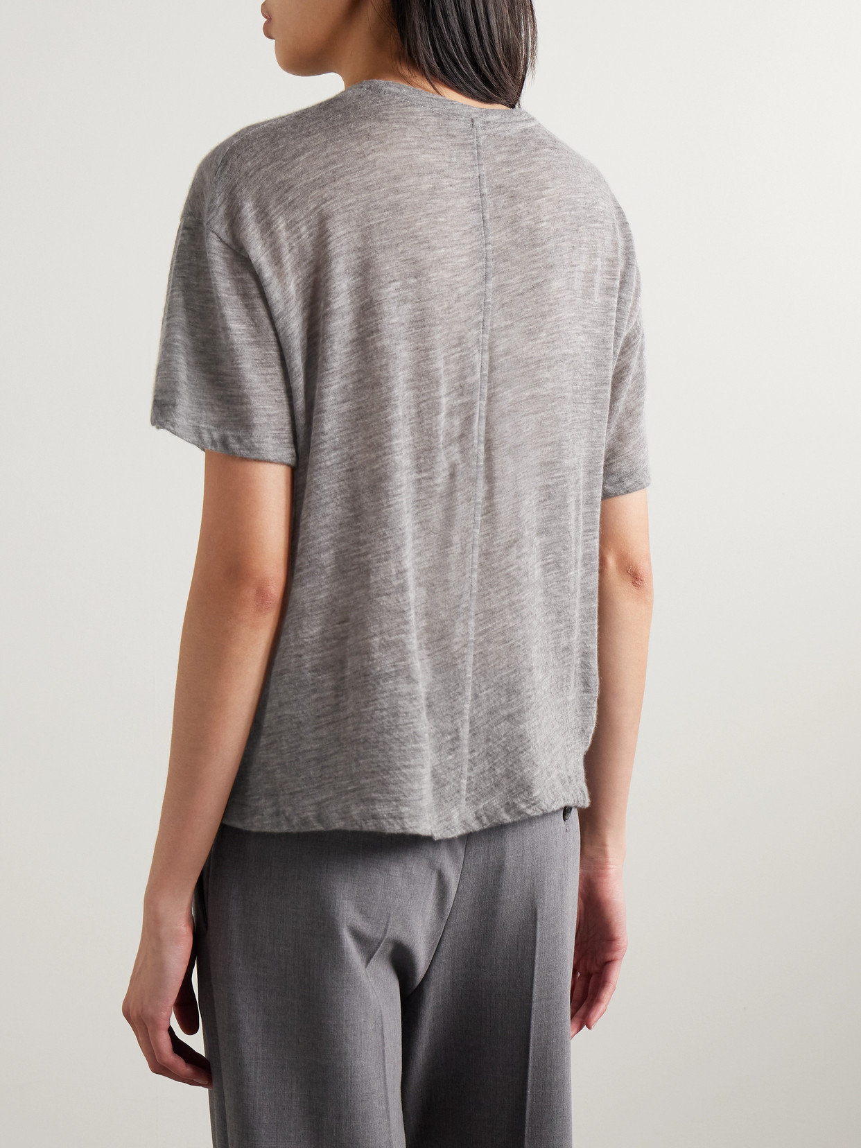 The Row Lila Knitted Cashmere Top In Gray