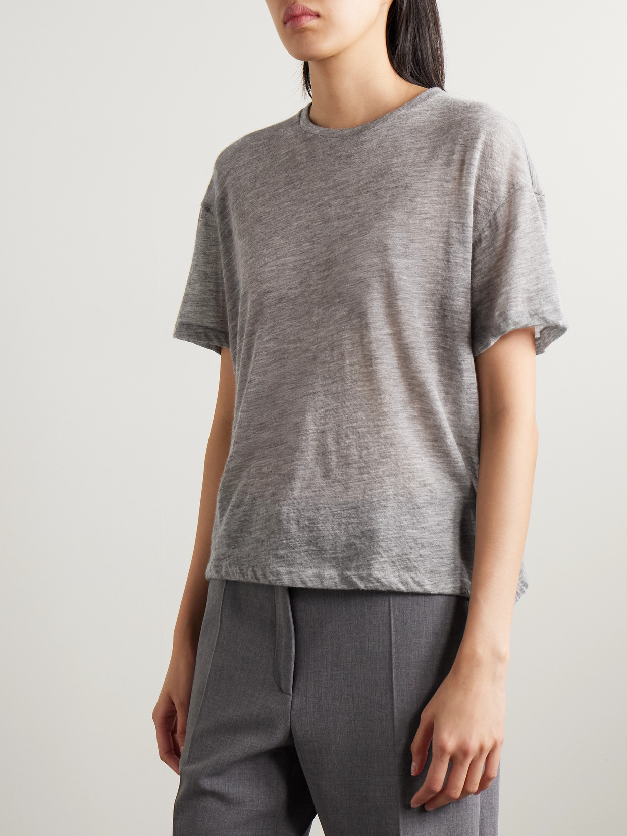 The Row Lila Knitted Cashmere Top In Gray