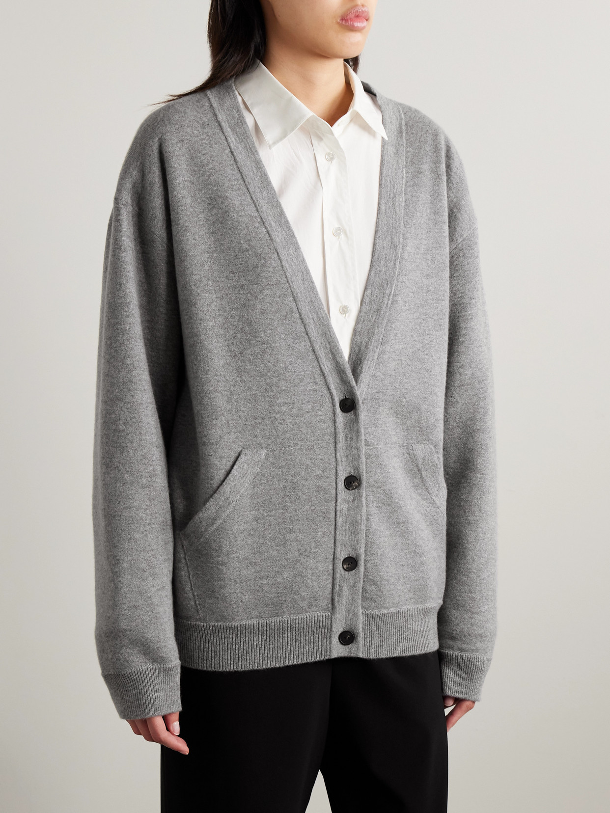 The Row Lonn Oversized Cashmere Cardigan In Gray